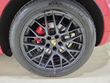 Porsche Macan WP1AG2A55HLB51401 photo
