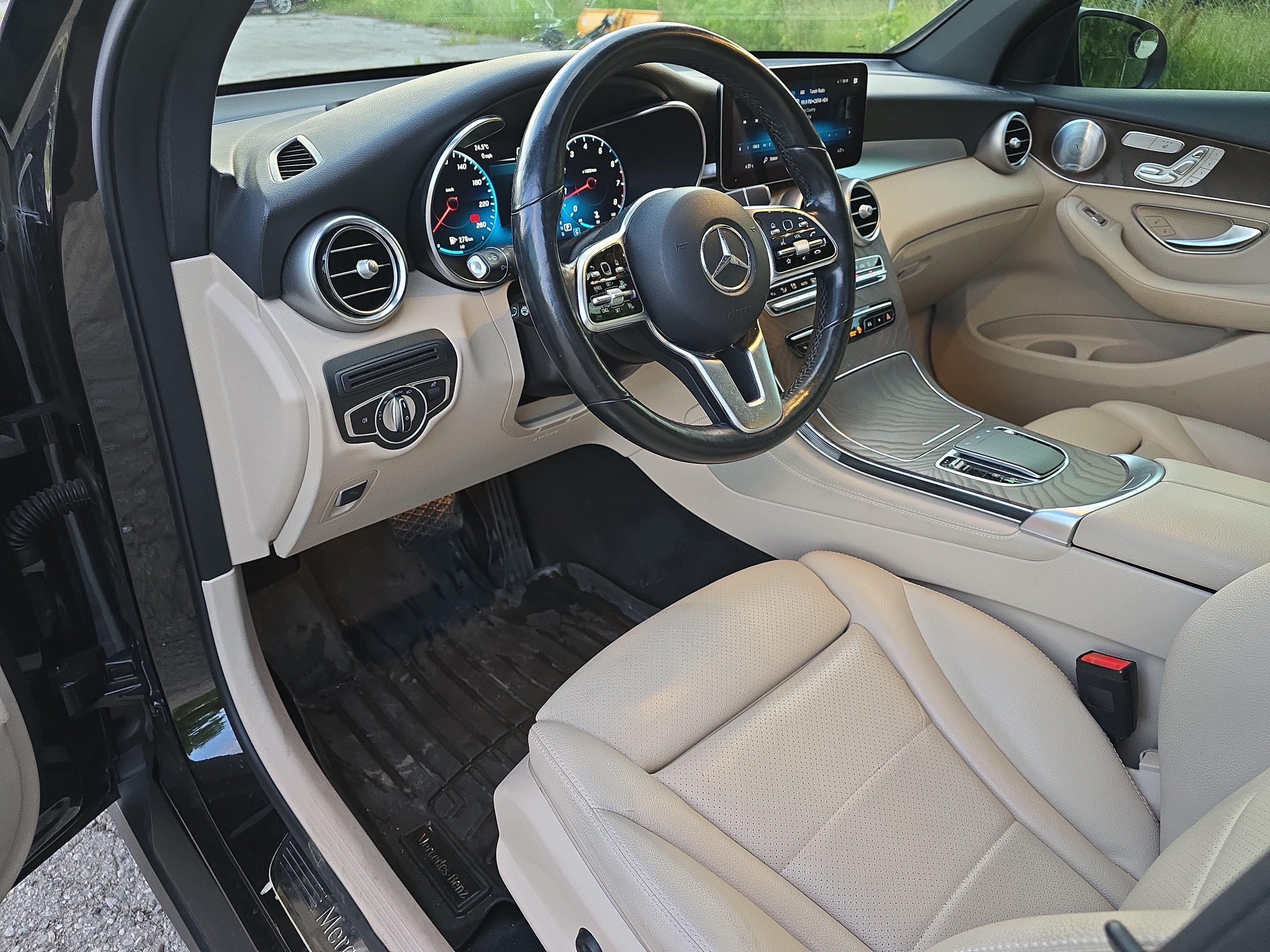 Mercedes-Benz GLC снимка Mercedes-Benz GLC