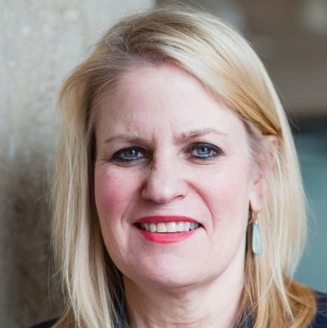Tracey wik headshot 2