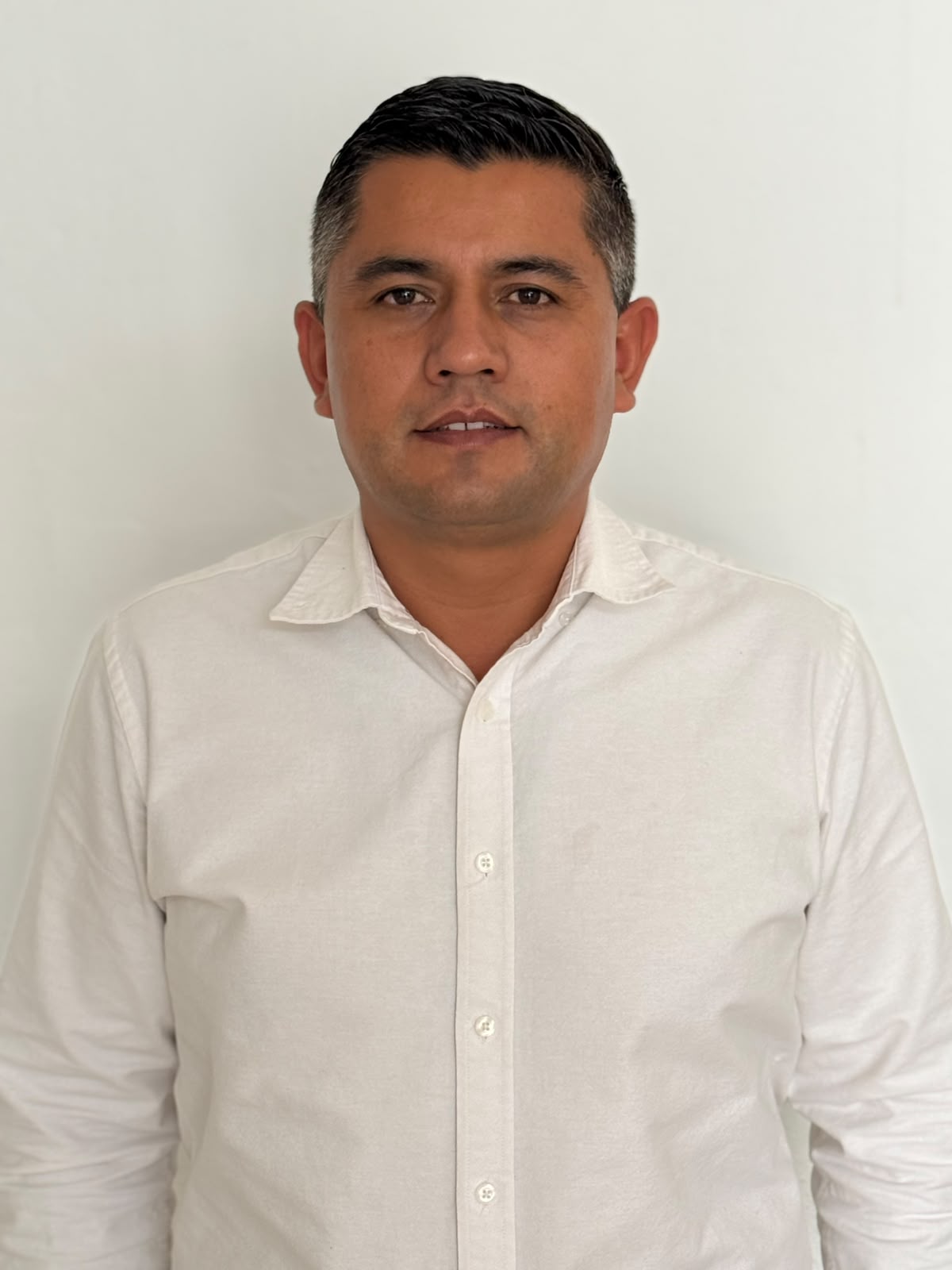 Lic.Ernesto Alejandro Llanos Rodriguez