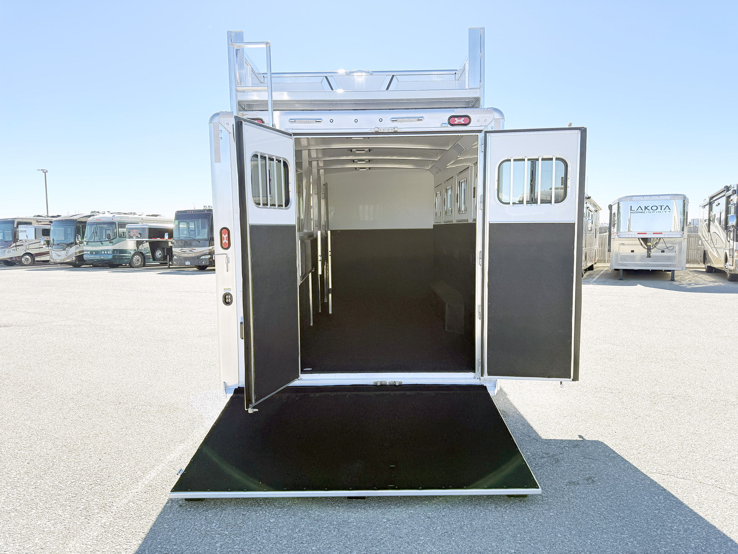 Trailer Photo 8