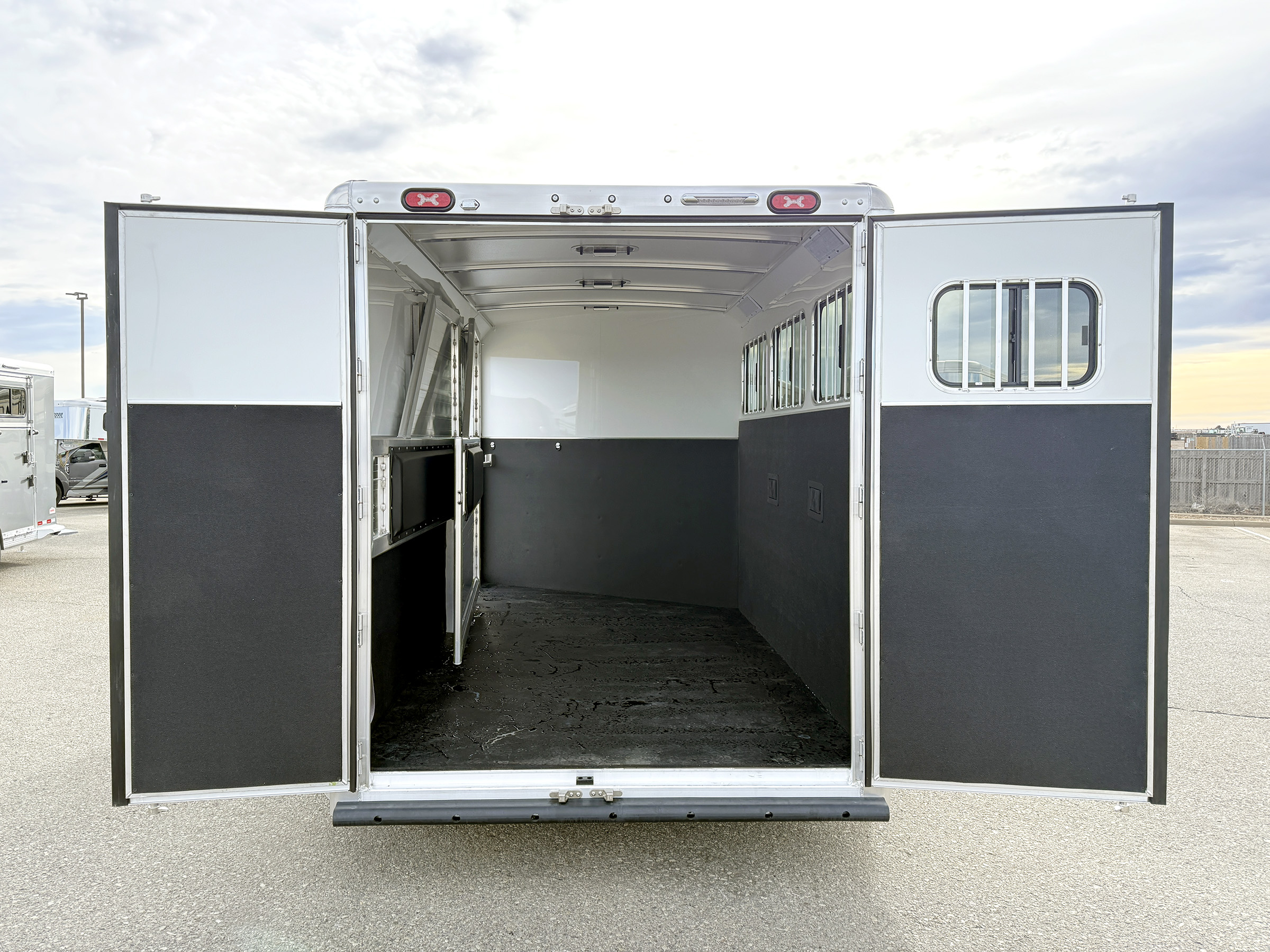 Trailer Photo 8