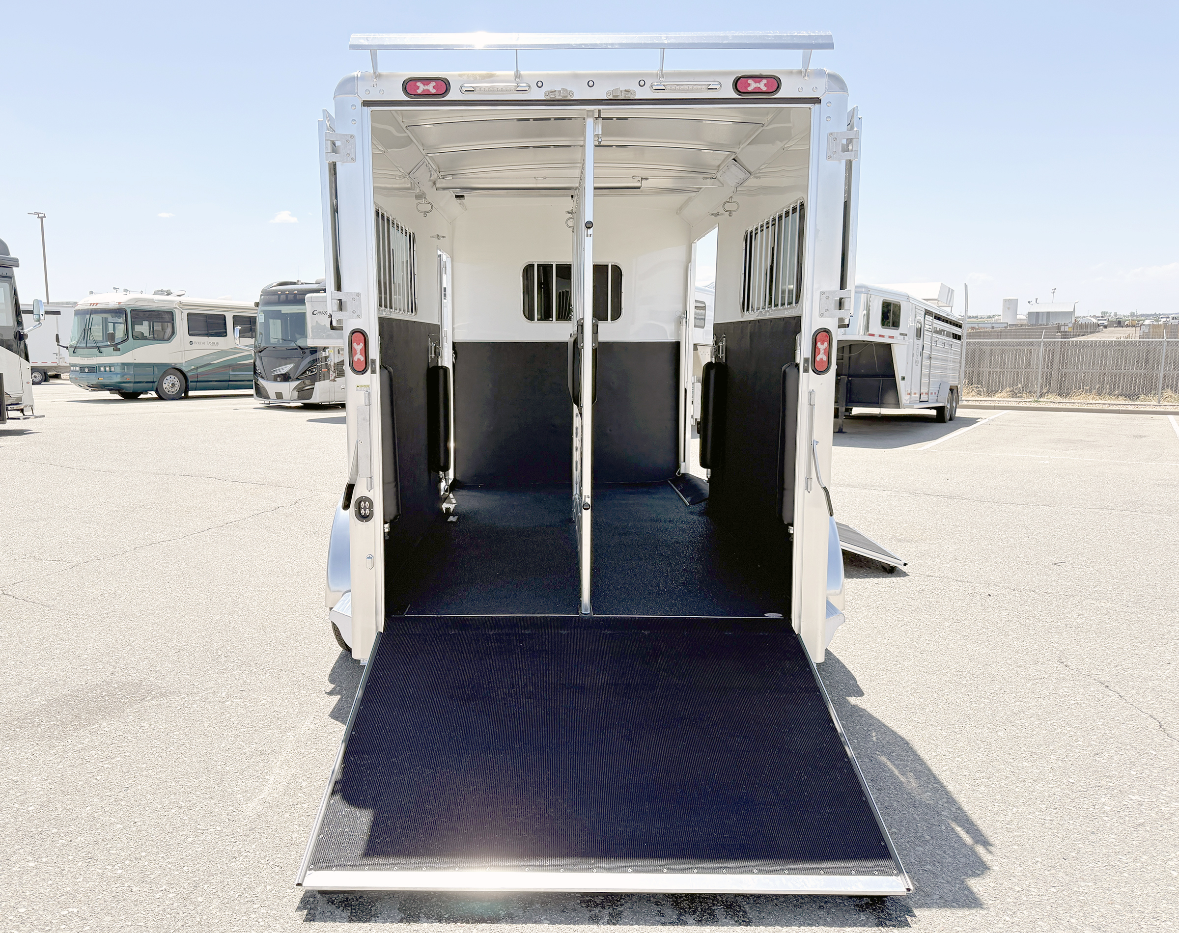 Trailer Photo 10