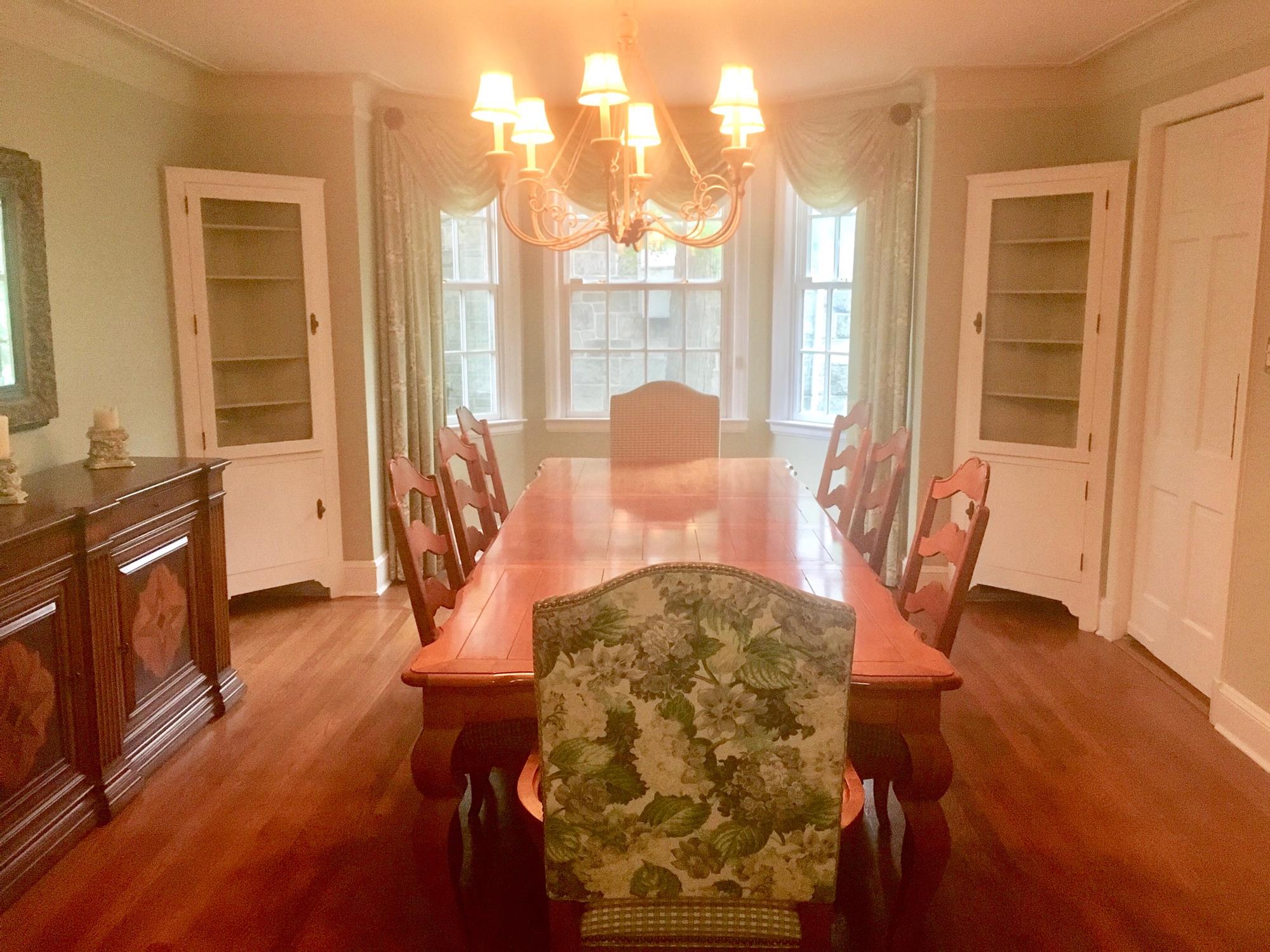 BRICK COLONIAL-STYLE HOUSE w/ TERRACE: 4-Bd., 3.5-Bath House in Rivedale Estate Area West of the Henry Hudson Pkwy.  Features include an entry hall; living room w/ fireplace & French door to flagstone terrace; formal dining room; windowed kitchen w/ granite countertops; master bedroom suite; finished basement w/ fireplace; central air-conditioning; private 2-car driveway; attached 2-car garage. Close to Wave Hill public garden & culture center, Metro-North trains, & express buses to Manhattan.