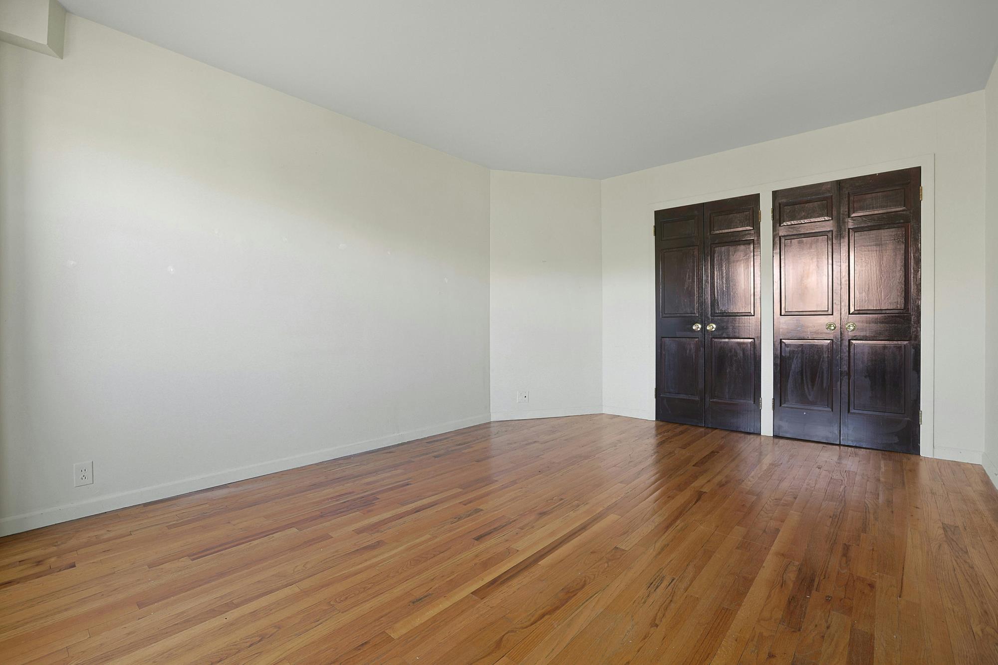 Spacious Junior-4 Co-op with Guest Room, Enclosed Balcony, Hudson River View & 24-Hr. Doormen