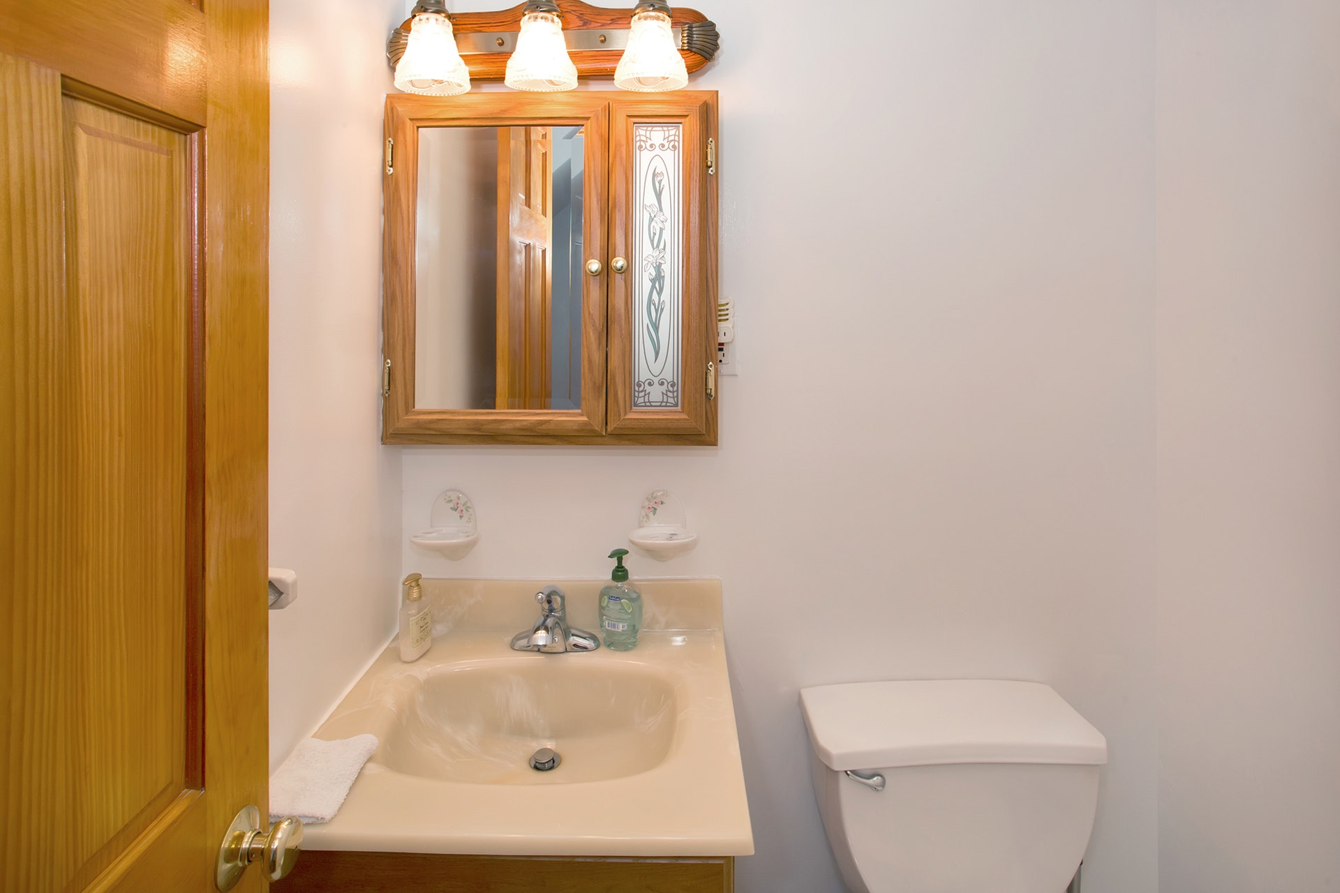 Renovated 4-Bd. Triplex Townhouse w/ Deck & Garden