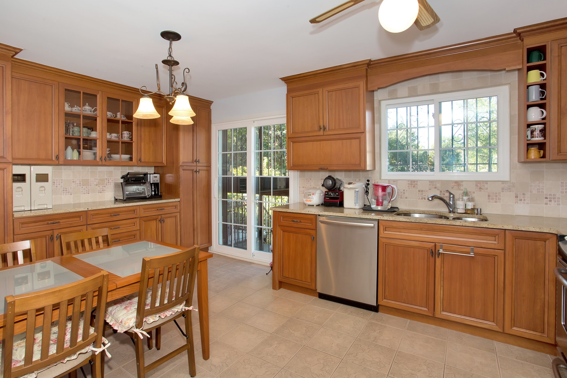 Renovated 4-Bd. Triplex Townhouse w/ Deck & Garden