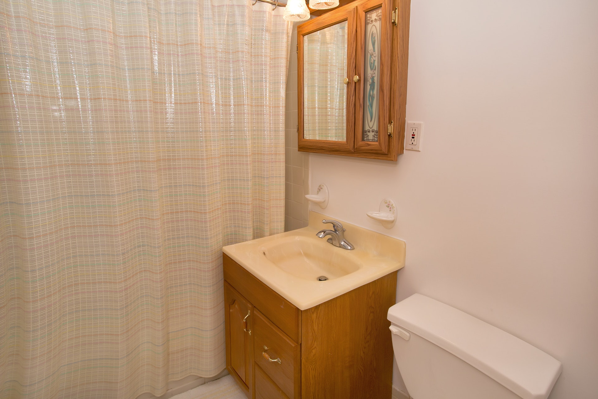 Renovated 4-Bd. Triplex Townhouse w/ Deck & Garden