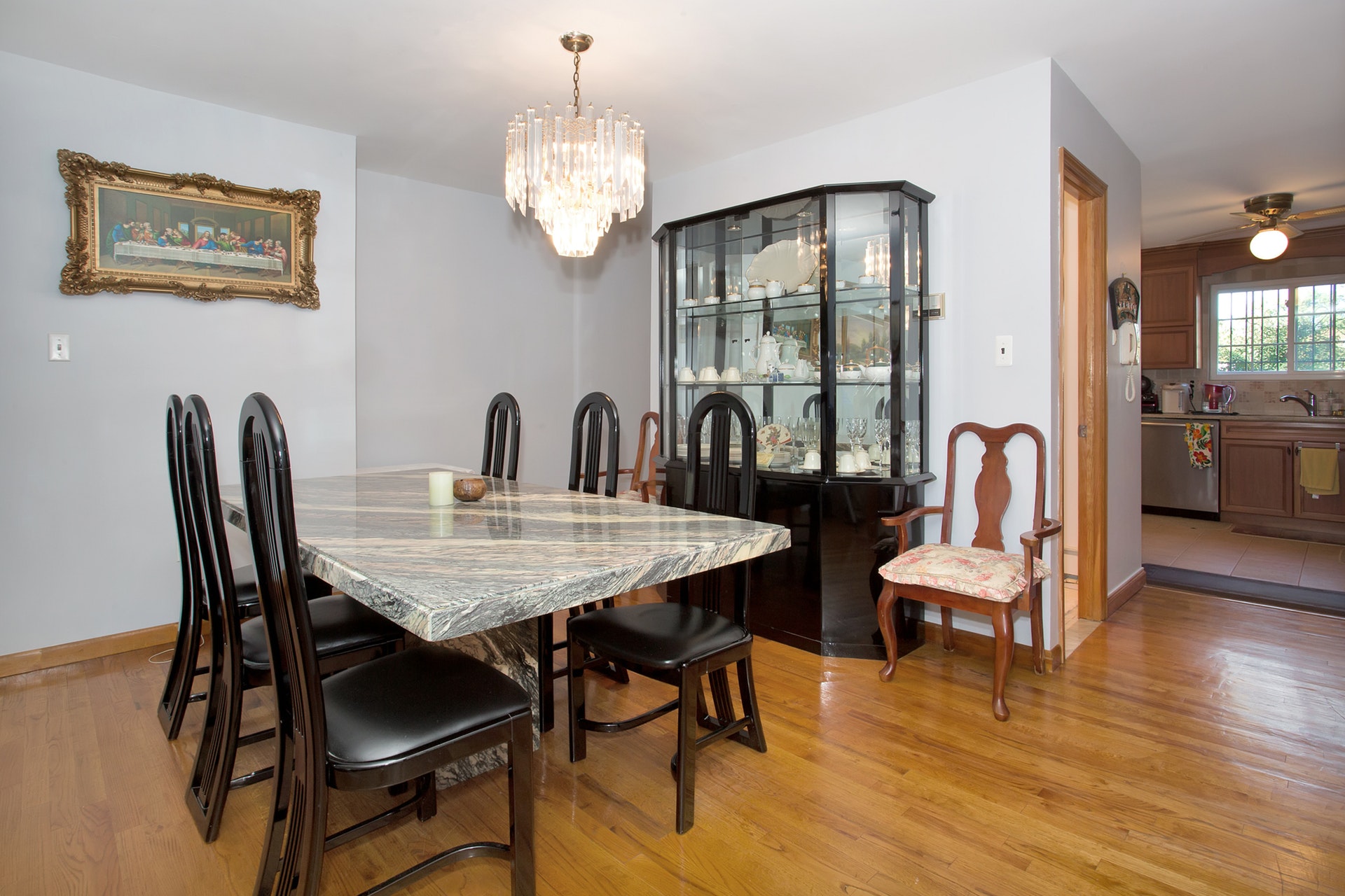 Renovated 4-Bd. Triplex Townhouse w/ Deck & Garden