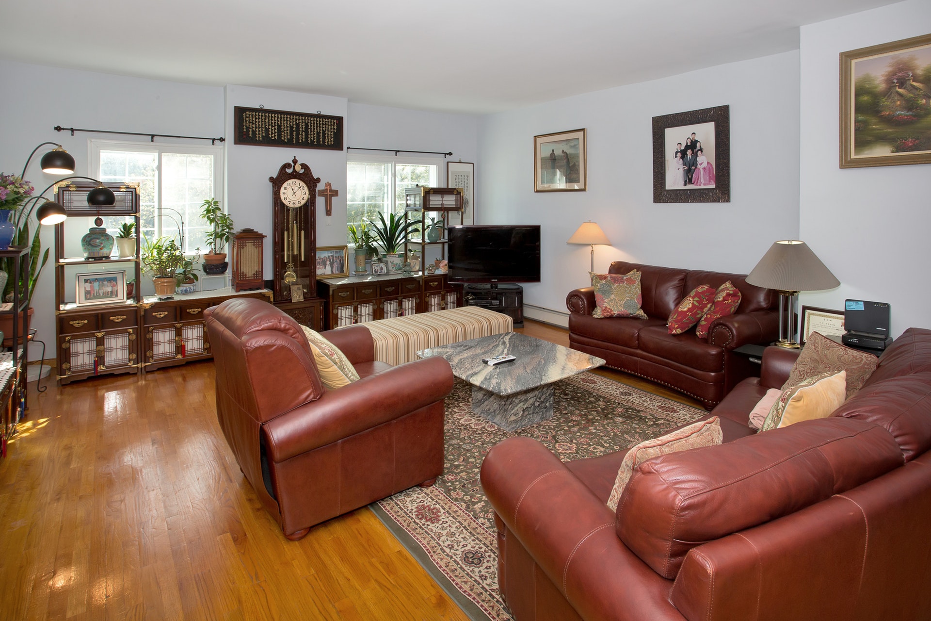 Renovated 4-Bd. Triplex Townhouse w/ Deck & Garden