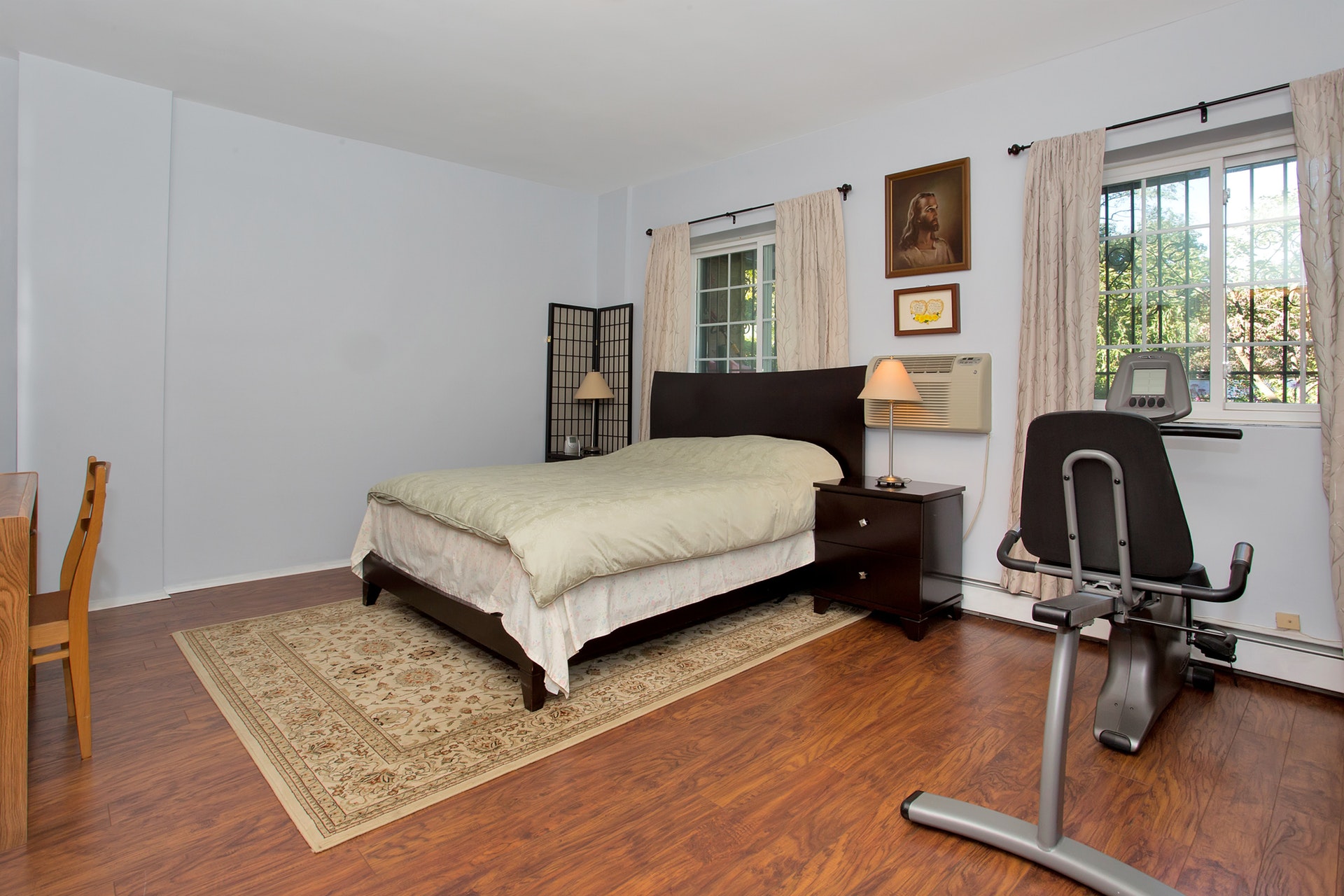 Renovated 4-Bd. Triplex Townhouse w/ Deck & Garden