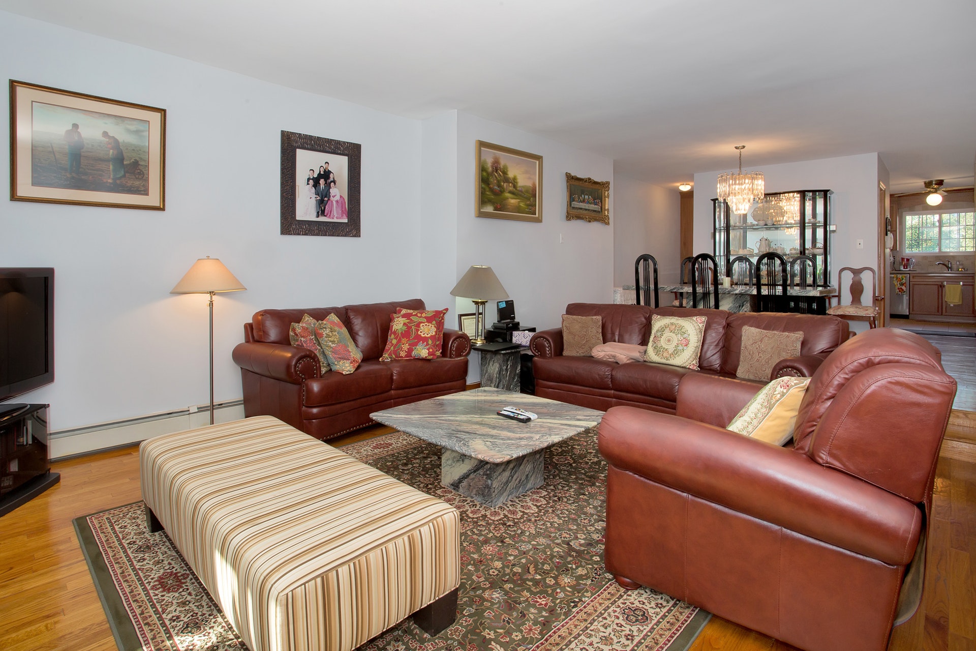 Renovated 4-Bd. Triplex Townhouse w/ Deck & Garden