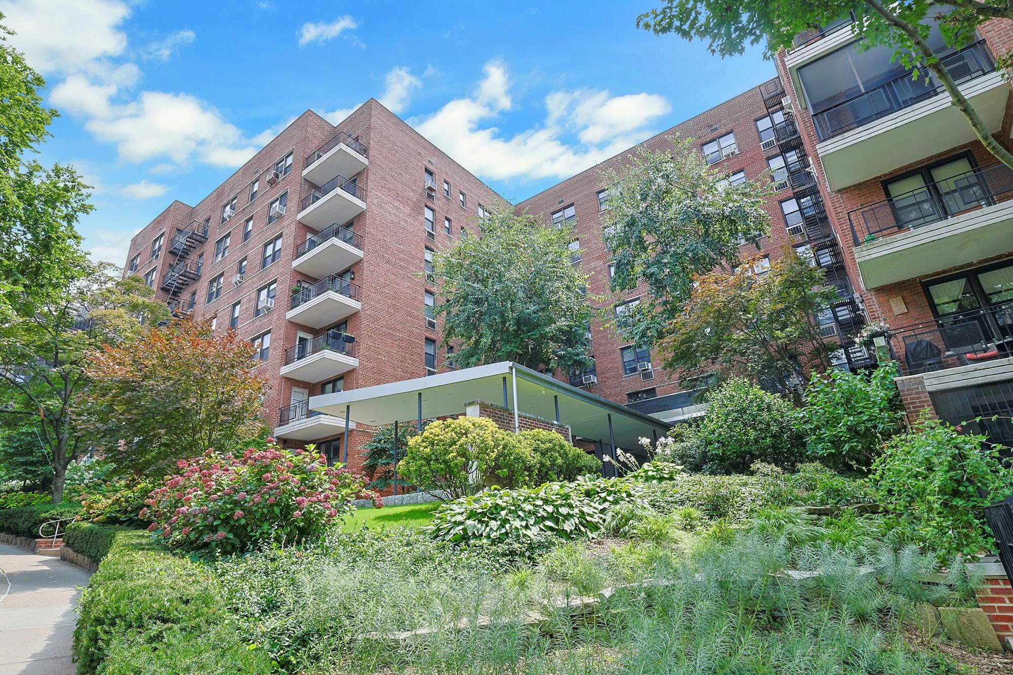Lobby-Level Junior-4 (Convertible to 2-Bd.) Co-op with Doormen & Parking Availability