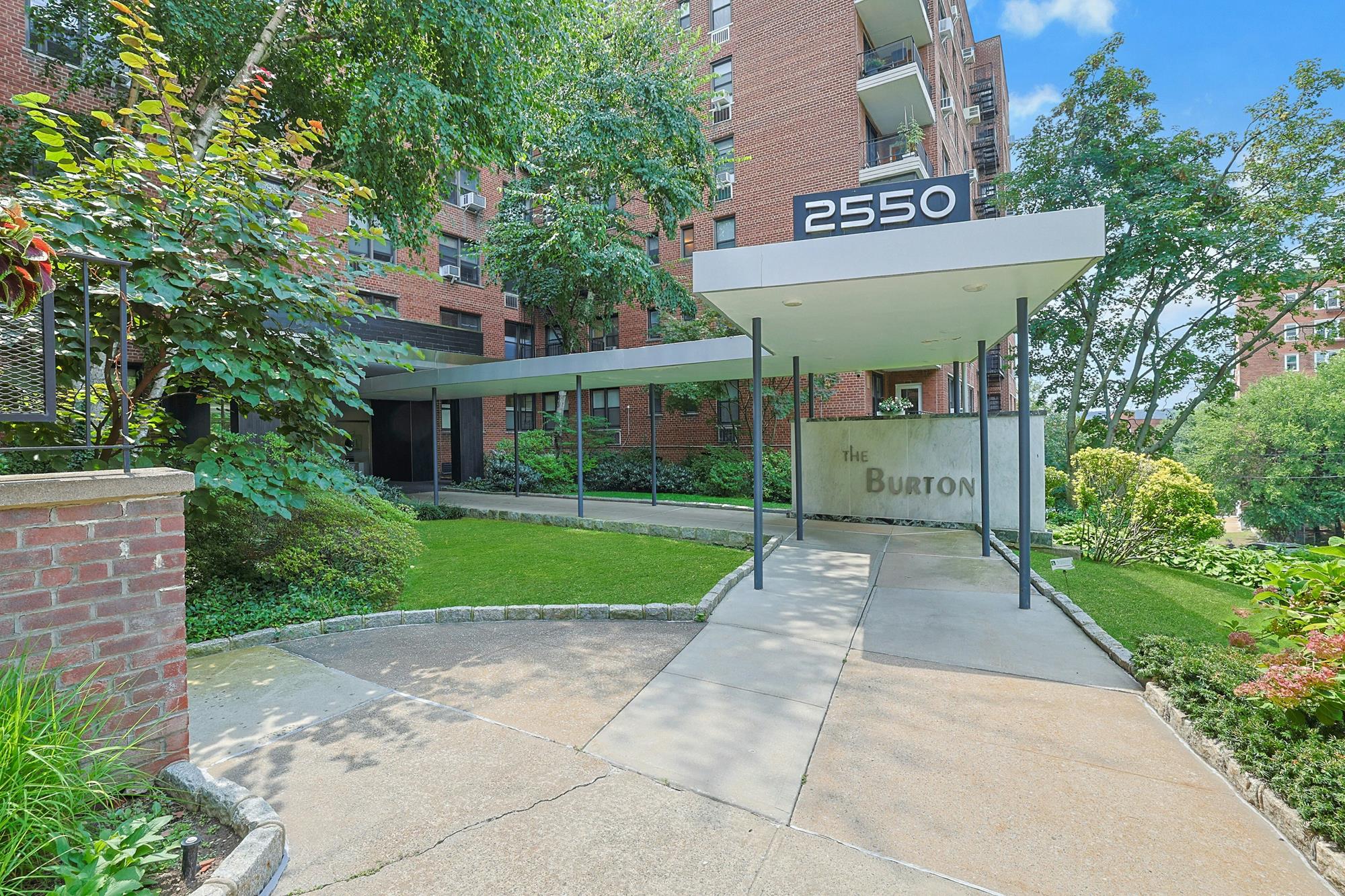 Lobby-Level Junior-4 (Convertible to 2-Bd.) Co-op with Doormen & Parking Availability