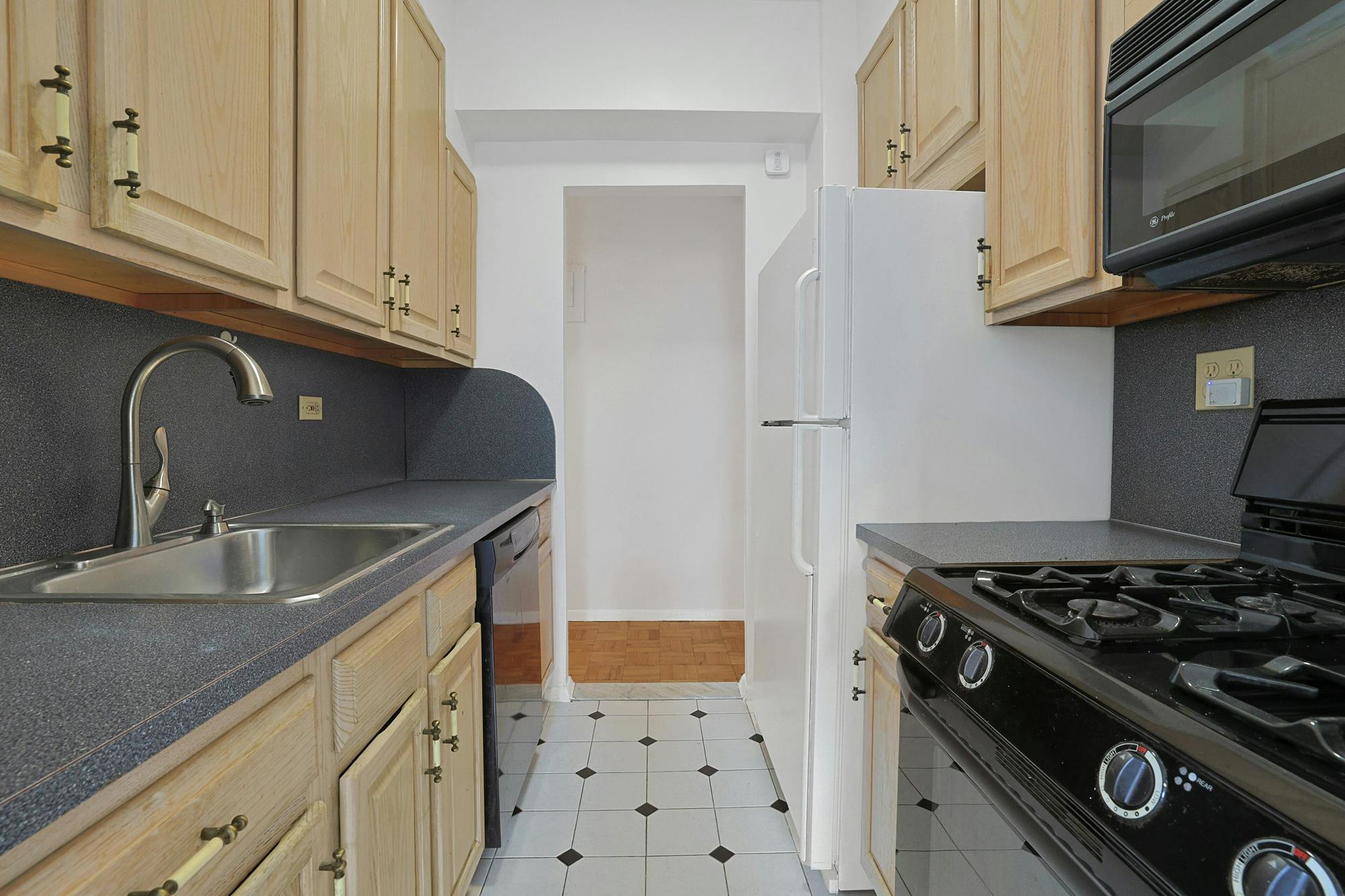 Lobby-Level Junior-4 (Convertible to 2-Bd.) Co-op with Doormen & Parking Availability