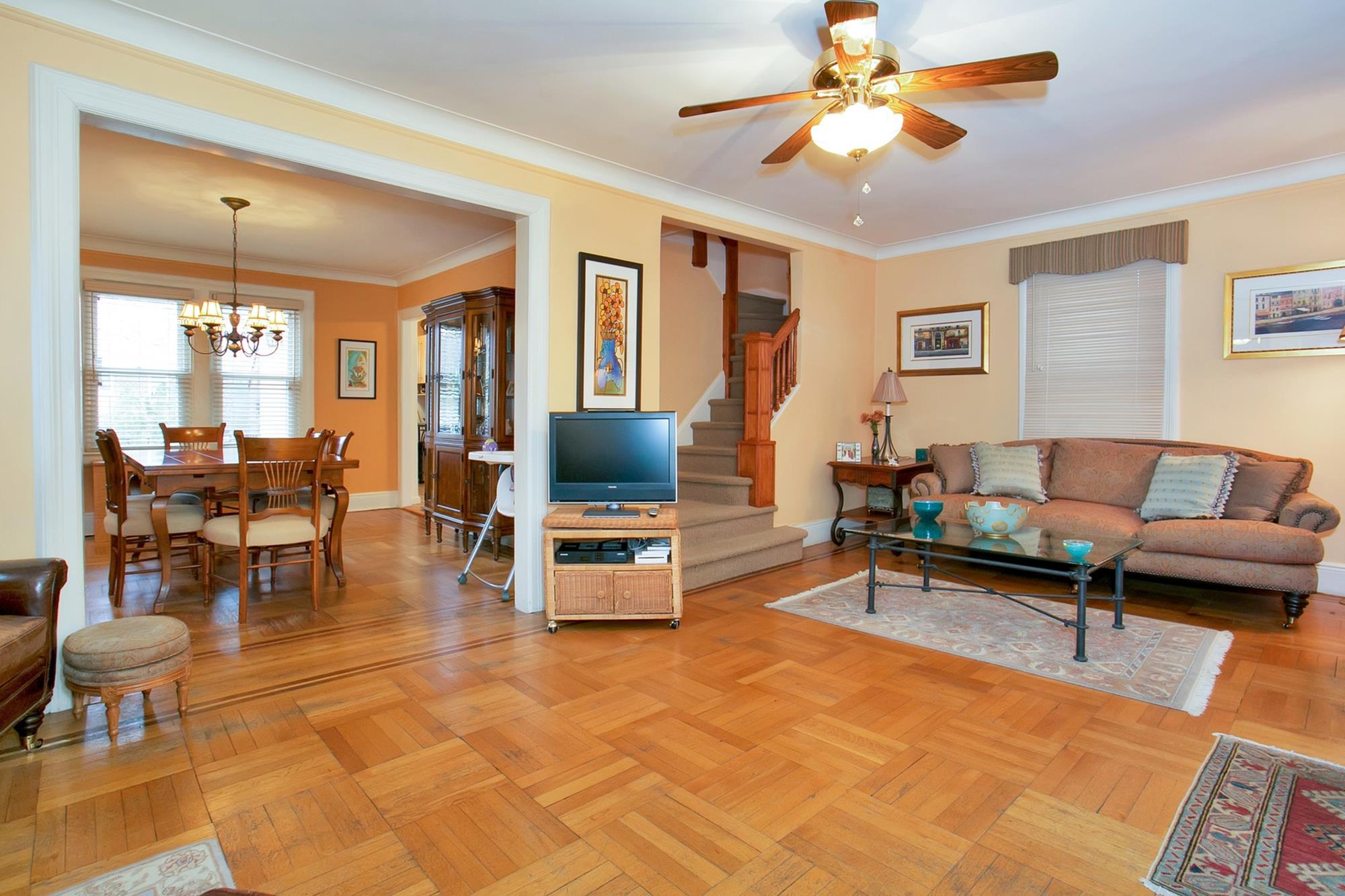 NORTH RIVERDALE Charming & Renovated 3Bd. House w/ Front Porch