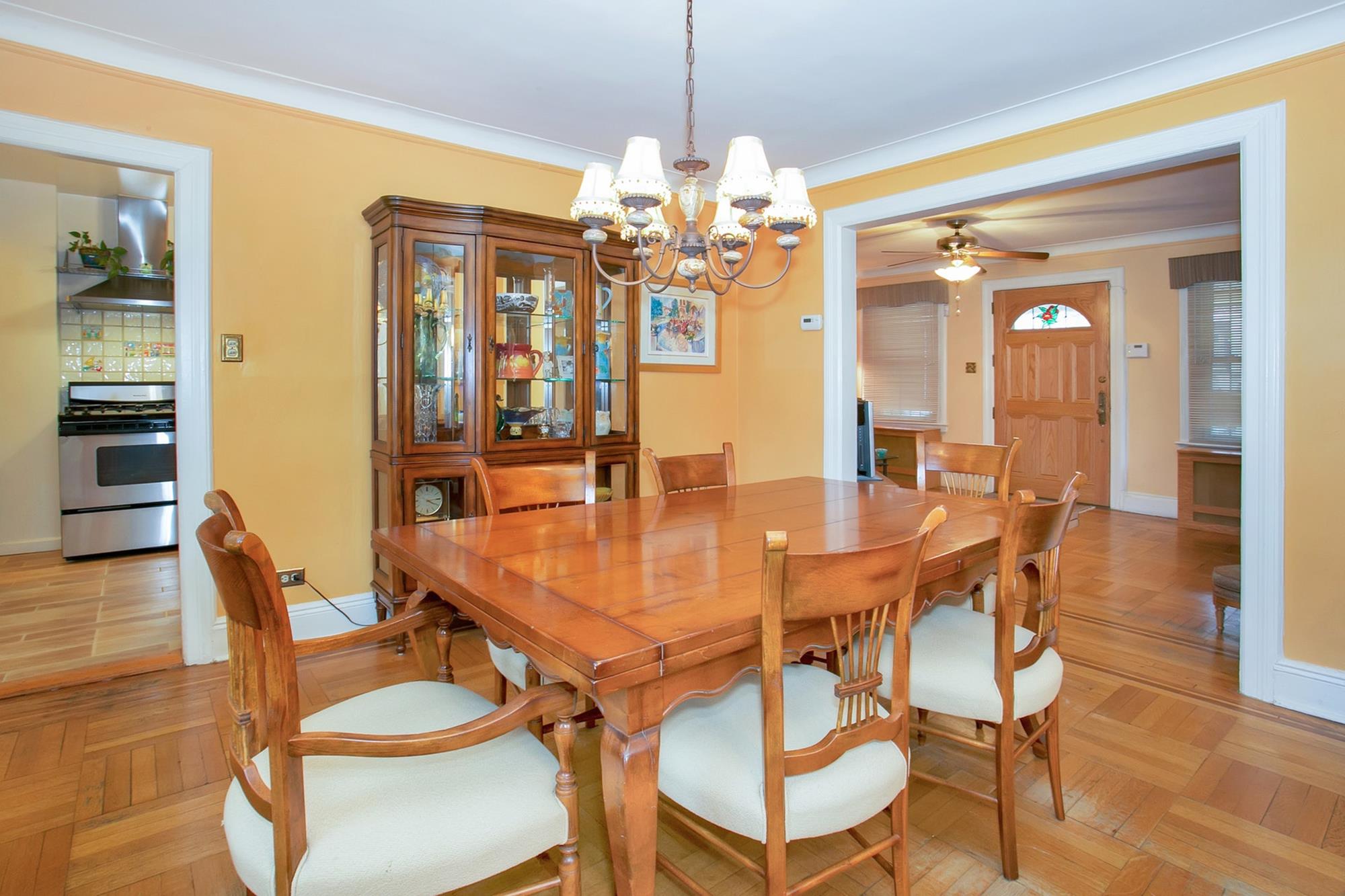 NORTH RIVERDALE Charming & Renovated 3Bd. House w/ Front Porch