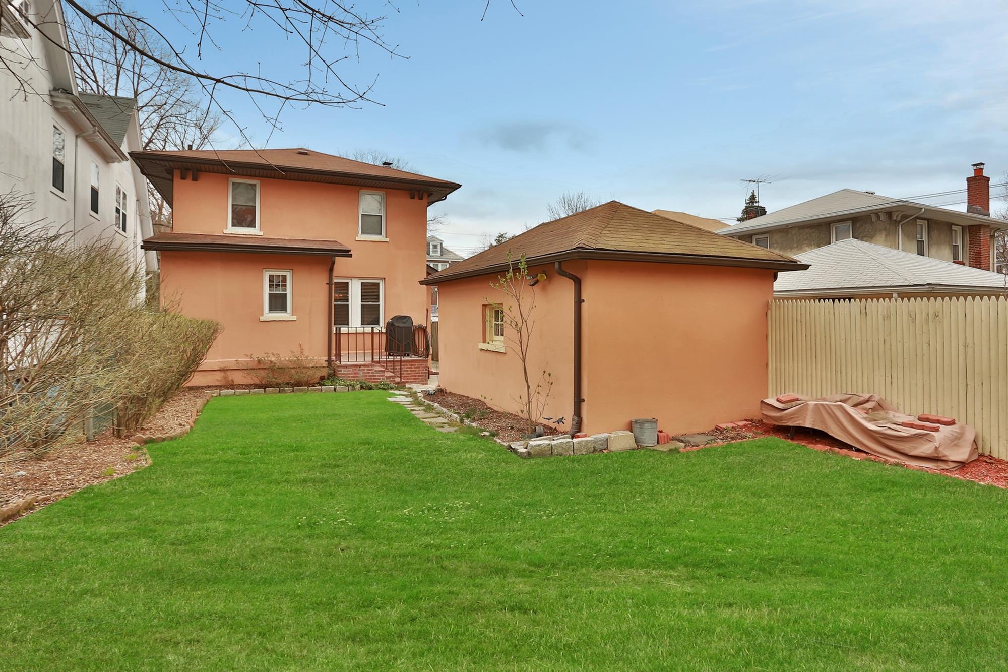 NORTH RIVERDALE Charming & Renovated 3Bd. House w/ Front Porch
