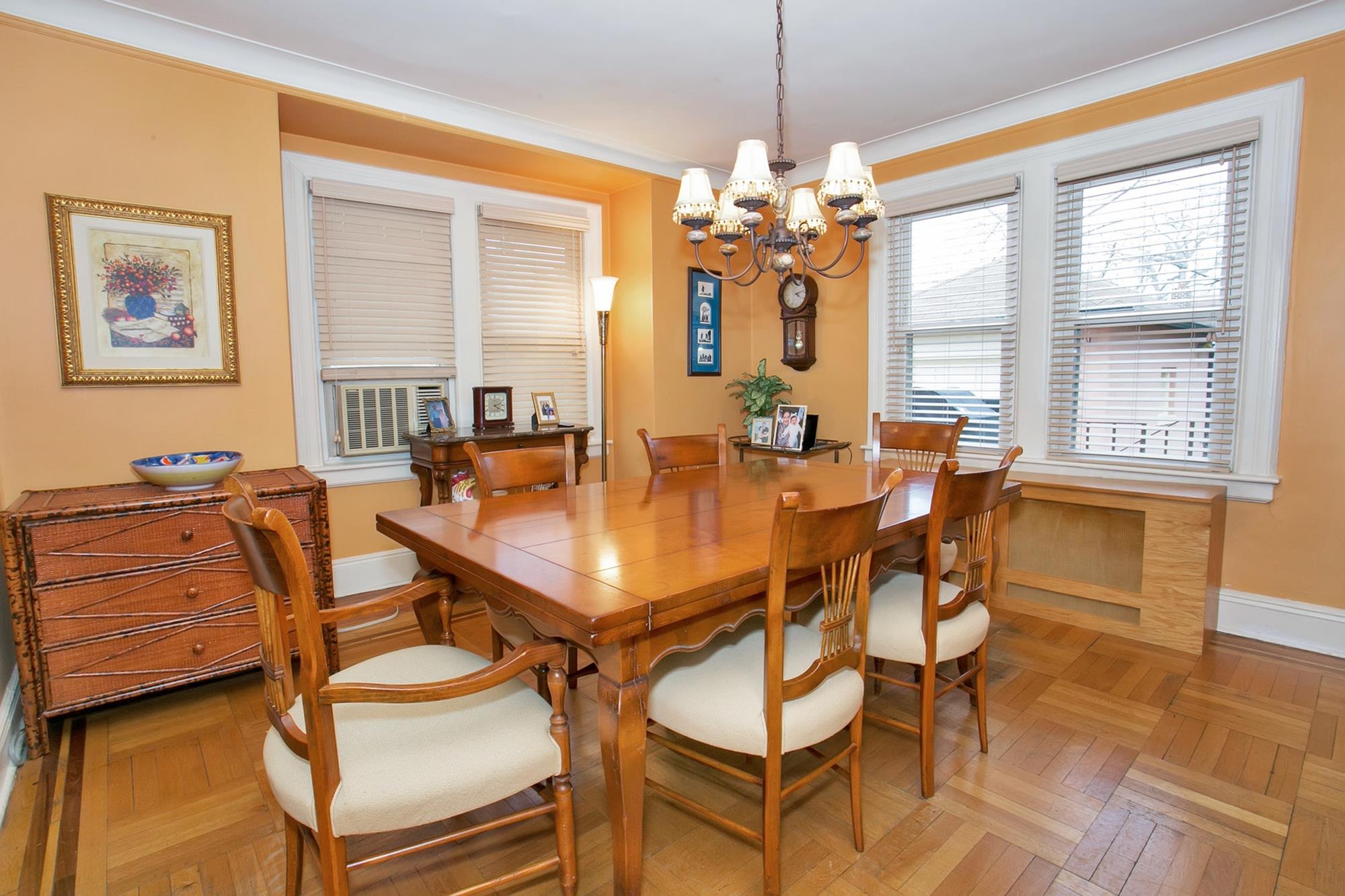 NORTH RIVERDALE Charming & Renovated 3Bd. House w/ Front Porch