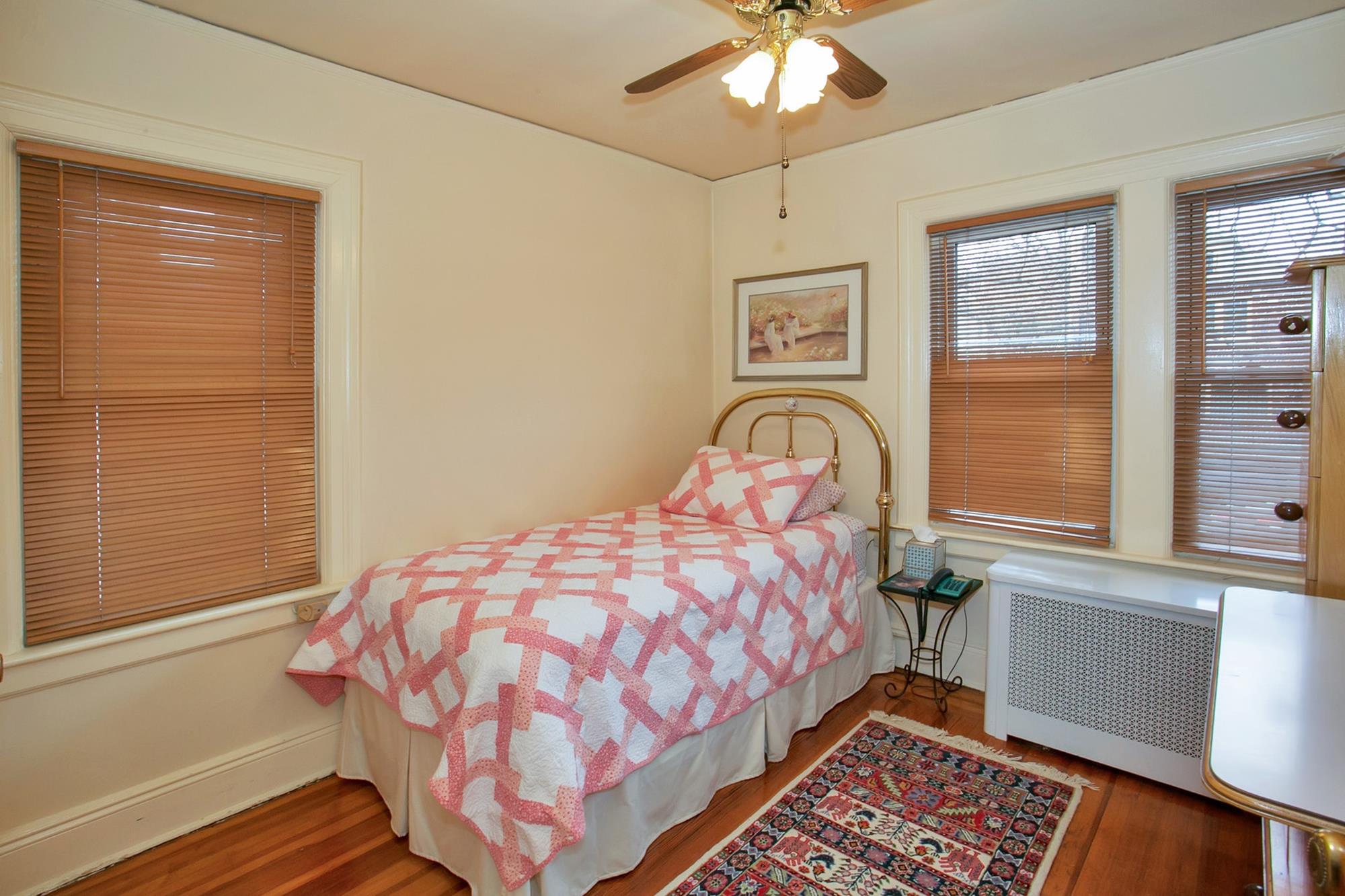 NORTH RIVERDALE Charming & Renovated 3Bd. House w/ Front Porch