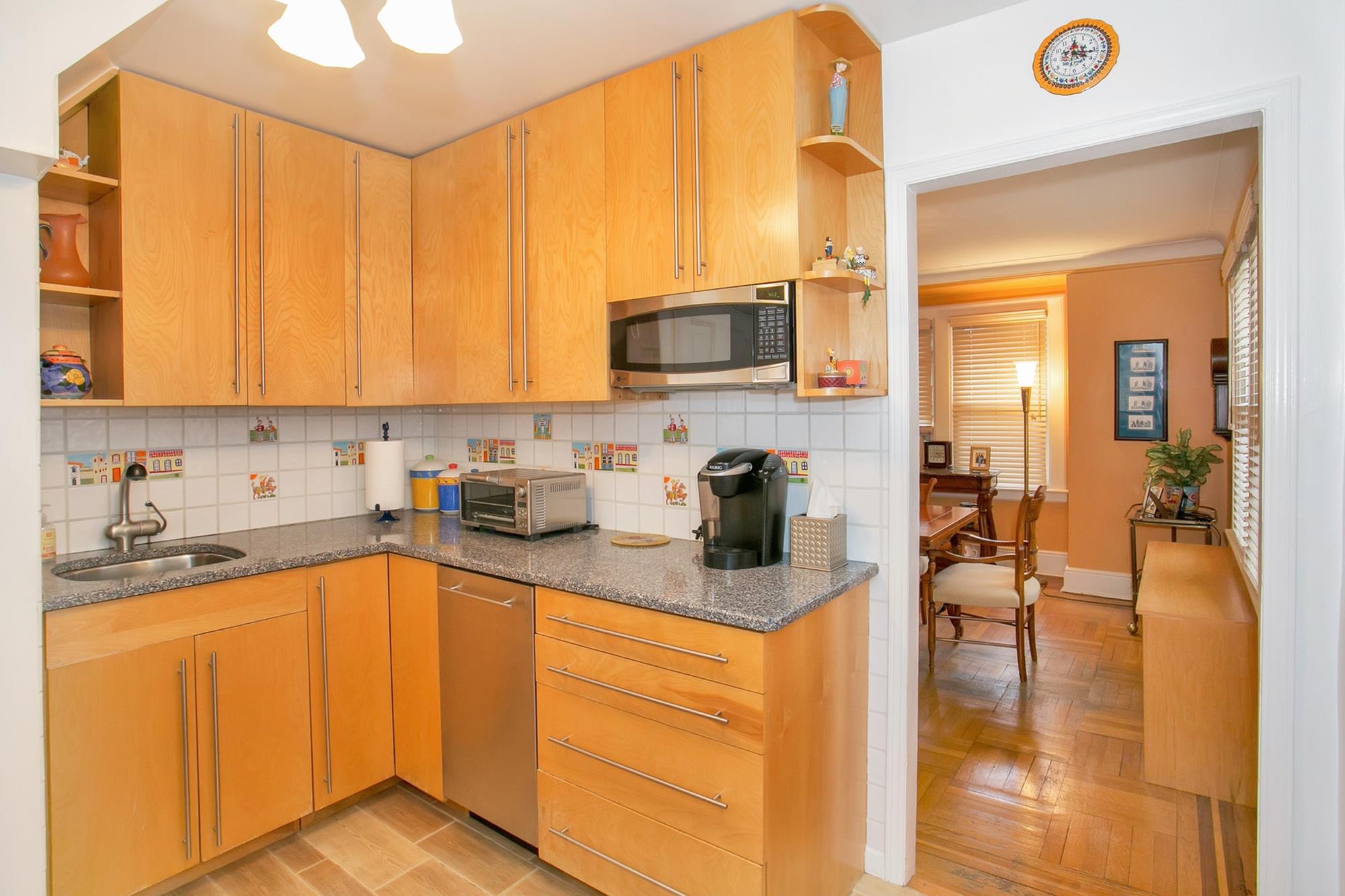 NORTH RIVERDALE Charming & Renovated 3Bd. House w/ Front Porch