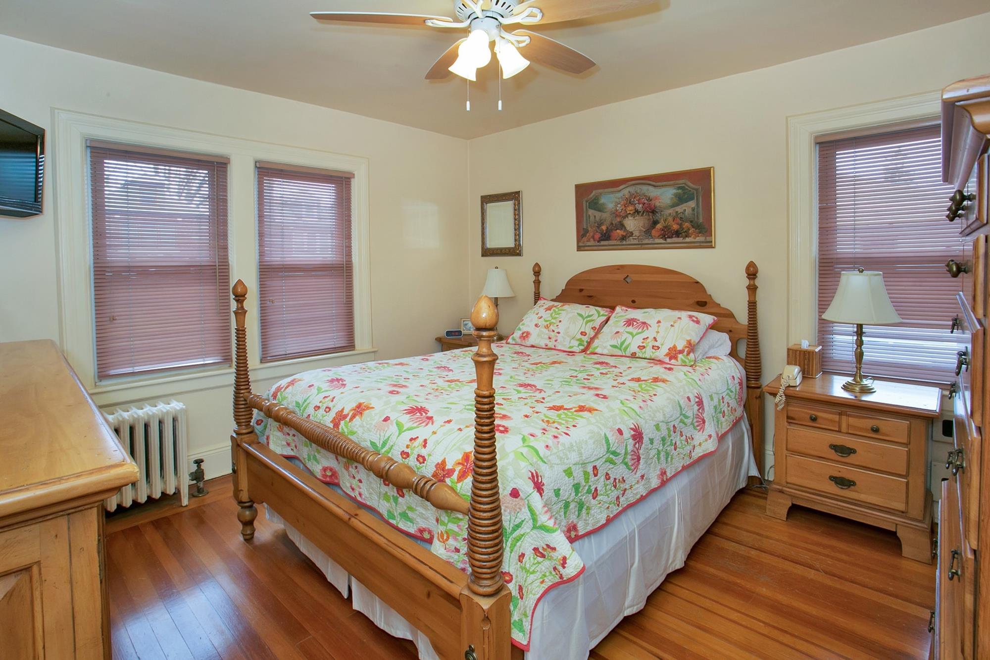 NORTH RIVERDALE Charming & Renovated 3Bd. House w/ Front Porch