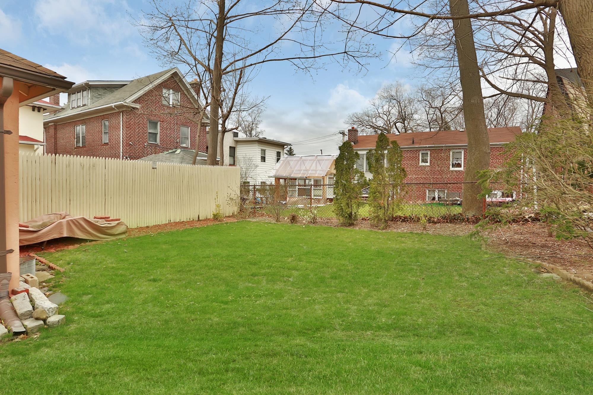 NORTH RIVERDALE Charming & Renovated 3Bd. House w/ Front Porch