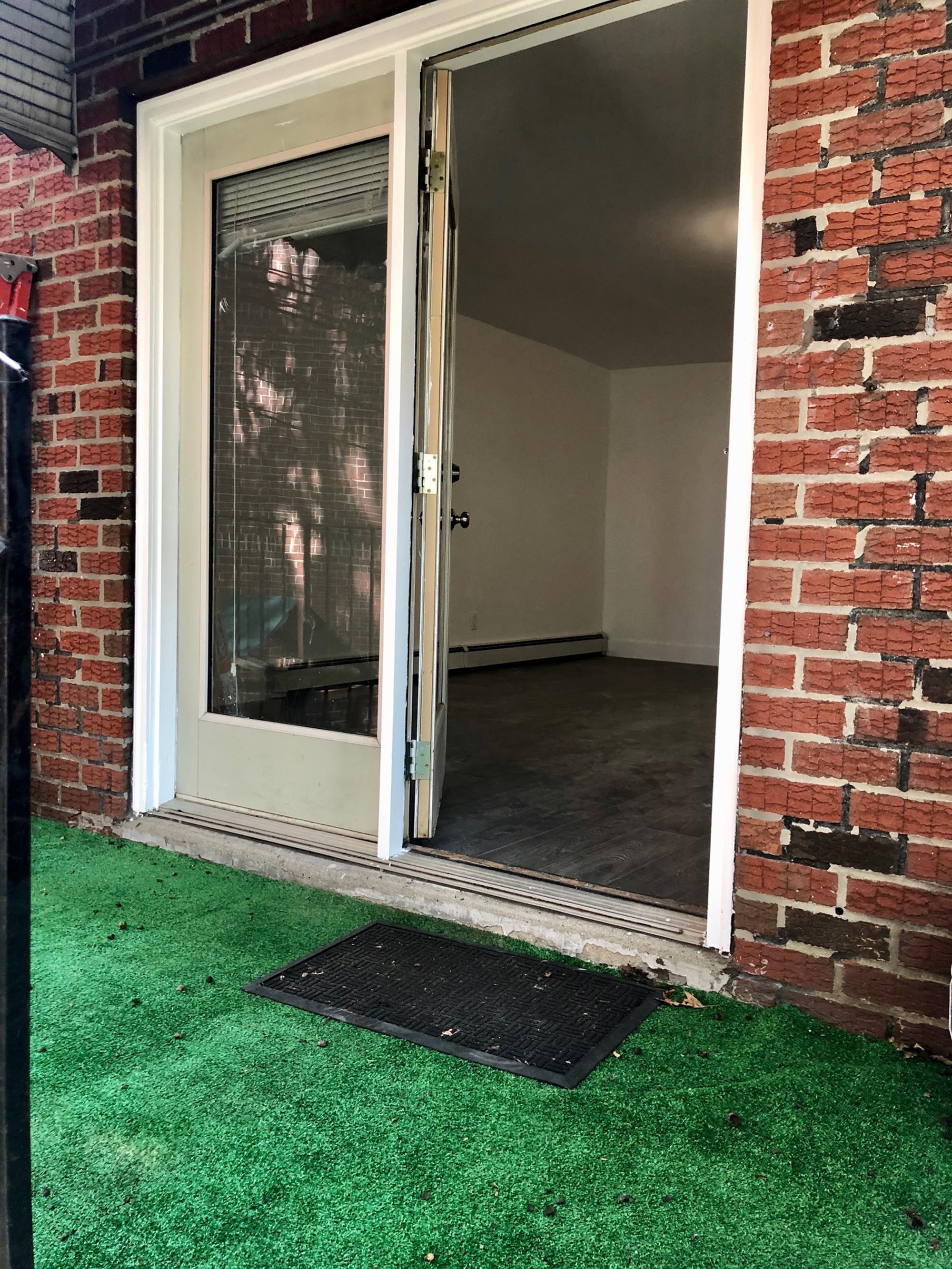 Central Riverdale - 3-bedroom, 1.5-bath duplex apartment including 1 parking space. Located in multi-family home; laundry; yard; near Johnson avenue & Riverdale Avenue Restaurants, Shops and transportation.