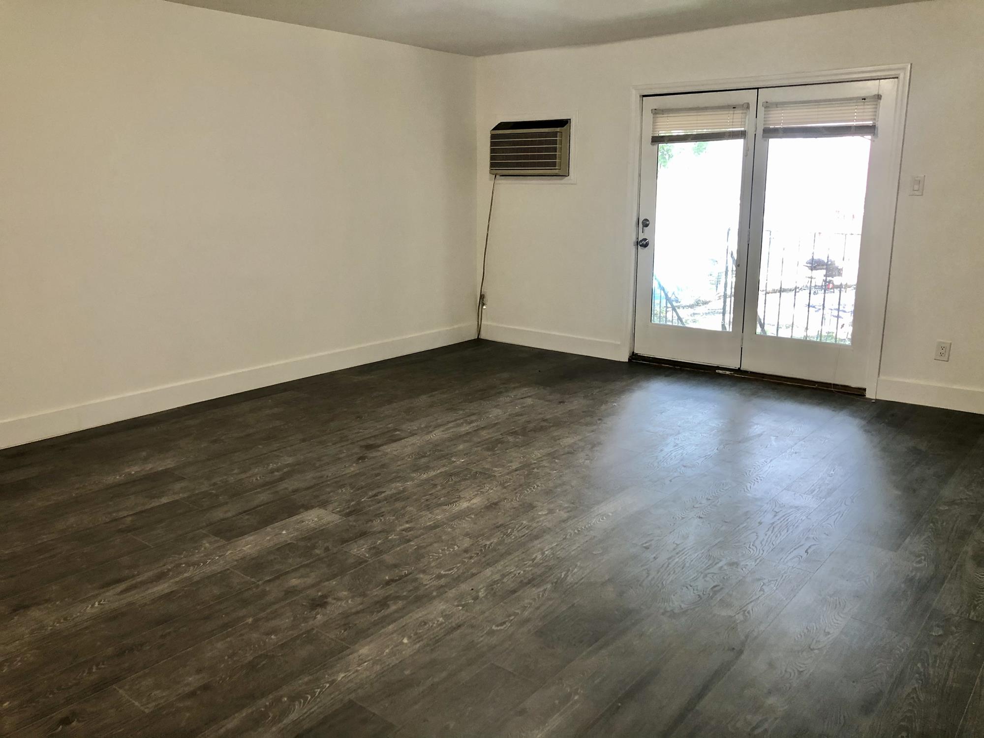 Central Riverdale - 3-bedroom, 1.5-bath duplex apartment including 1 parking space. Located in multi-family home; laundry; yard; near Johnson avenue & Riverdale Avenue Restaurants, Shops and transportation.