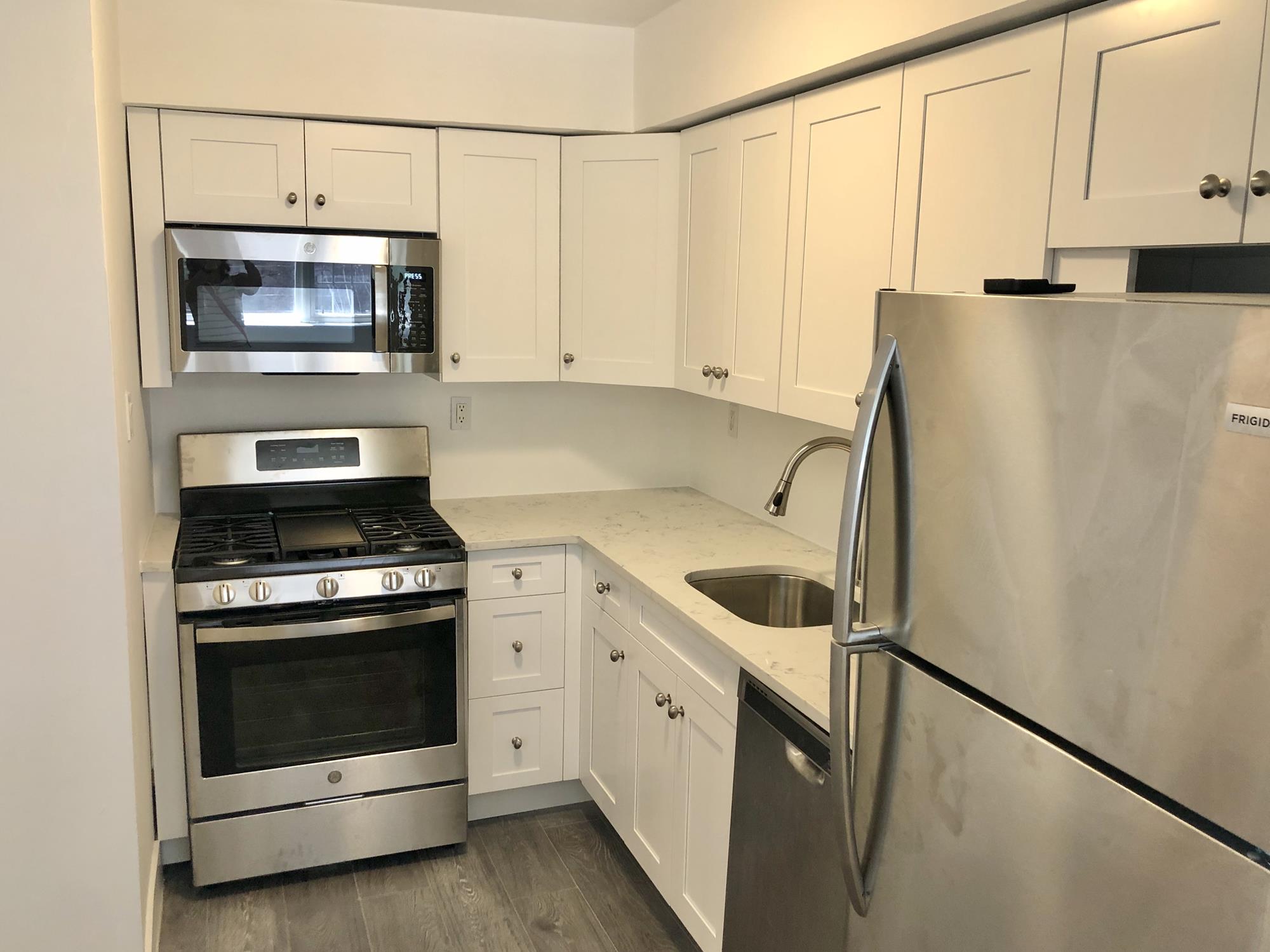 Central Riverdale - 3-bedroom, 1.5-bath duplex apartment including 1 parking space. Located in multi-family home; laundry; yard; near Johnson avenue & Riverdale Avenue Restaurants, Shops and transportation.