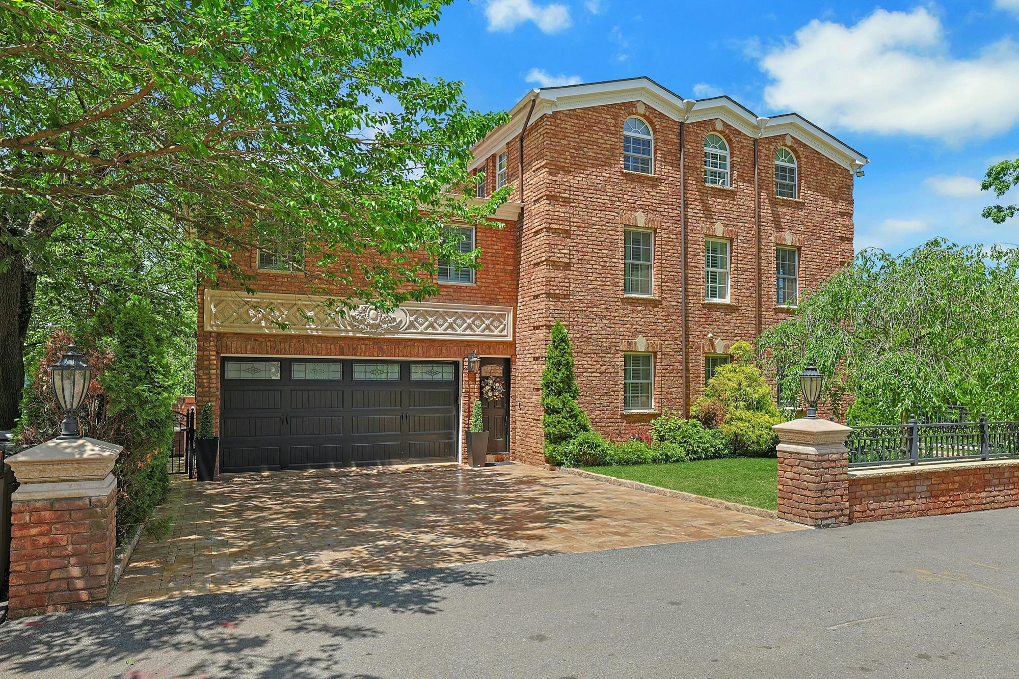 Spectacular Hudson River Views: Spacious & Modernized 4-Bd. Brick House with Decks, Patio, Outdoor Kitchen & Home Theater on Private Cul-de-Sac