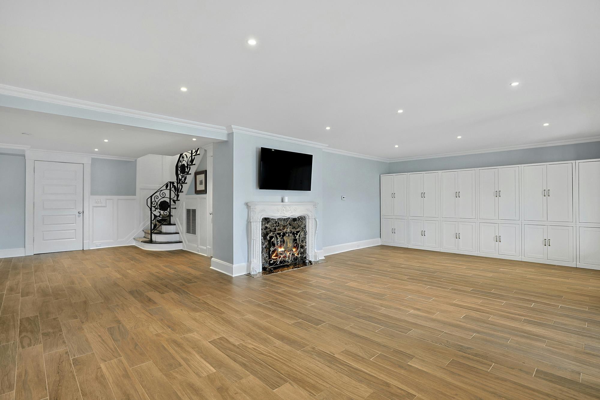 Spectacular Hudson River Views: Spacious & Modernized 4-Bd. Brick House with Decks, Patio, Outdoor Kitchen & Home Theater on Private Cul-de-Sac