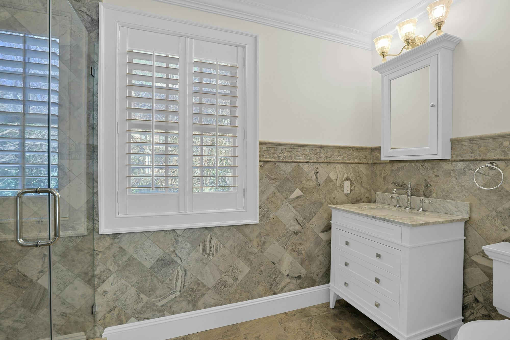 Spectacular Hudson River Views: Spacious & Modernized 4-Bd. Brick House with Decks, Patio, Outdoor Kitchen & Home Theater on Private Cul-de-Sac