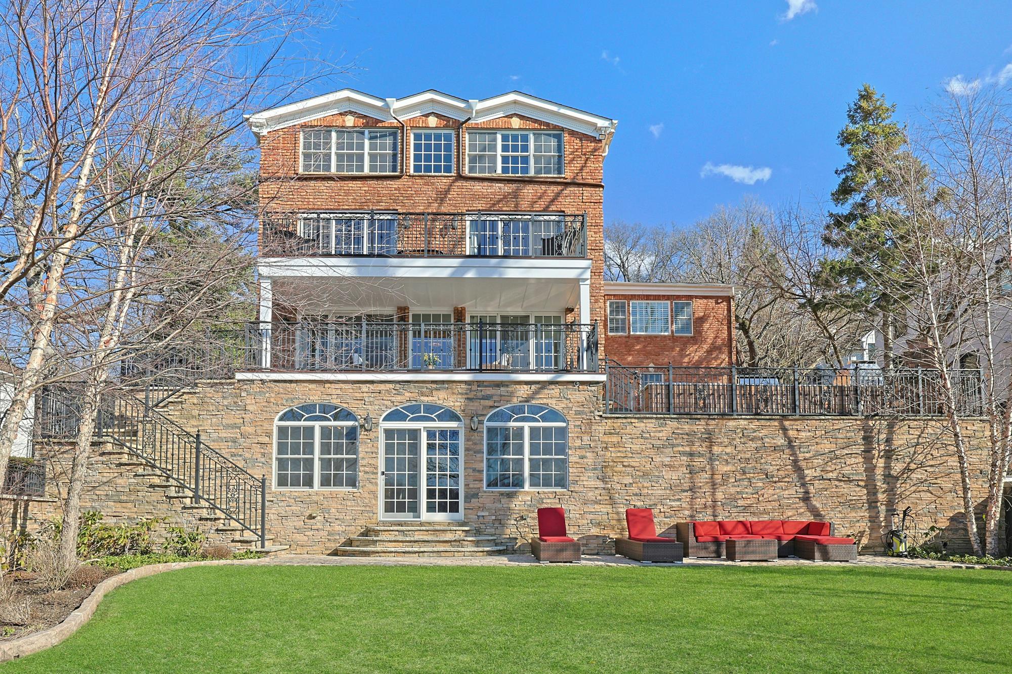 Spectacular Hudson River Views: Spacious & Modernized 4-Bd. Brick House with Decks, Patio, Outdoor Kitchen & Home Theater on Private Cul-de-Sac