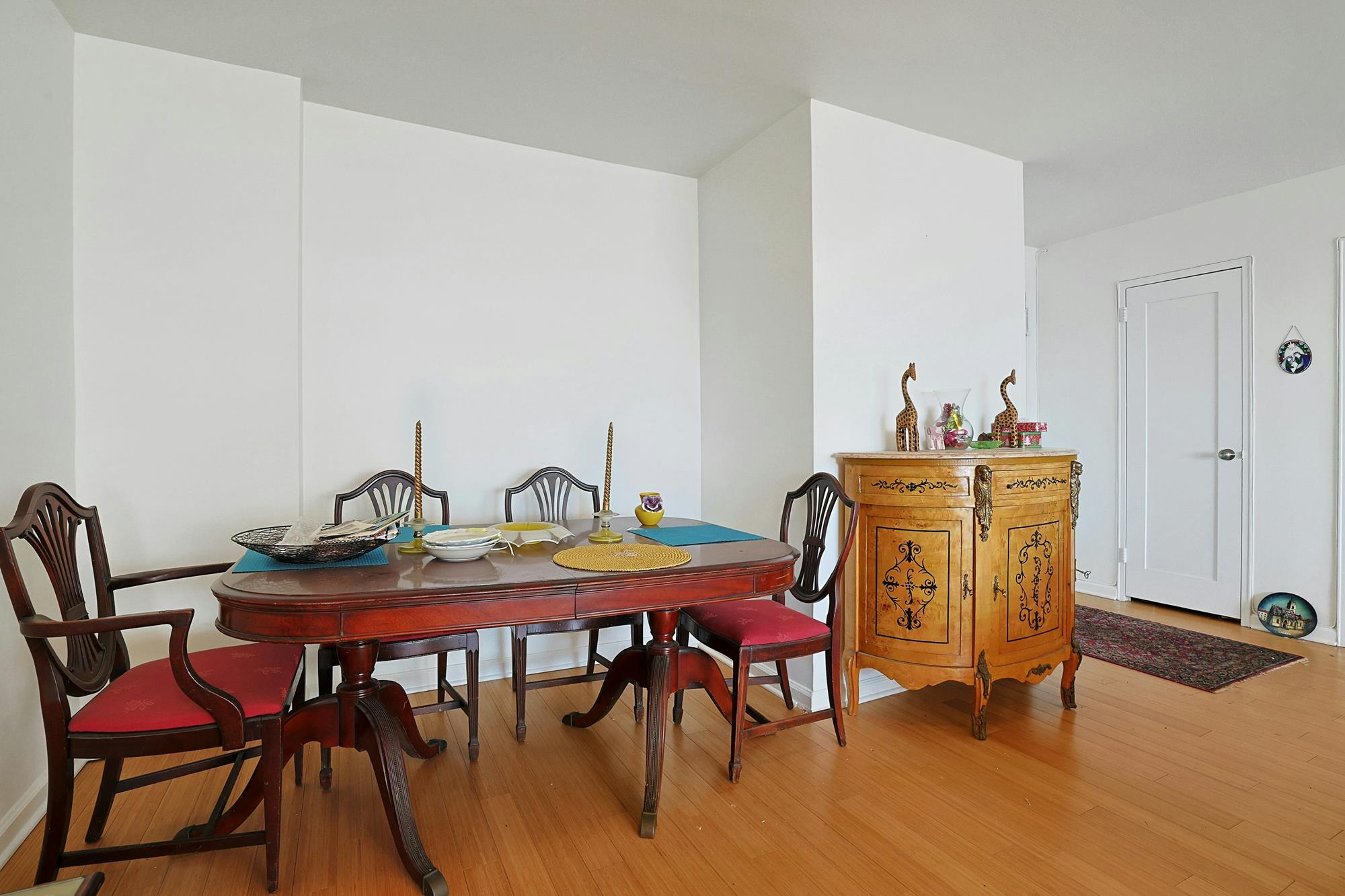 Bright, Spacious & Renovated 1-Bd. Luxury Co-op w/ River View, Pool & Doormen