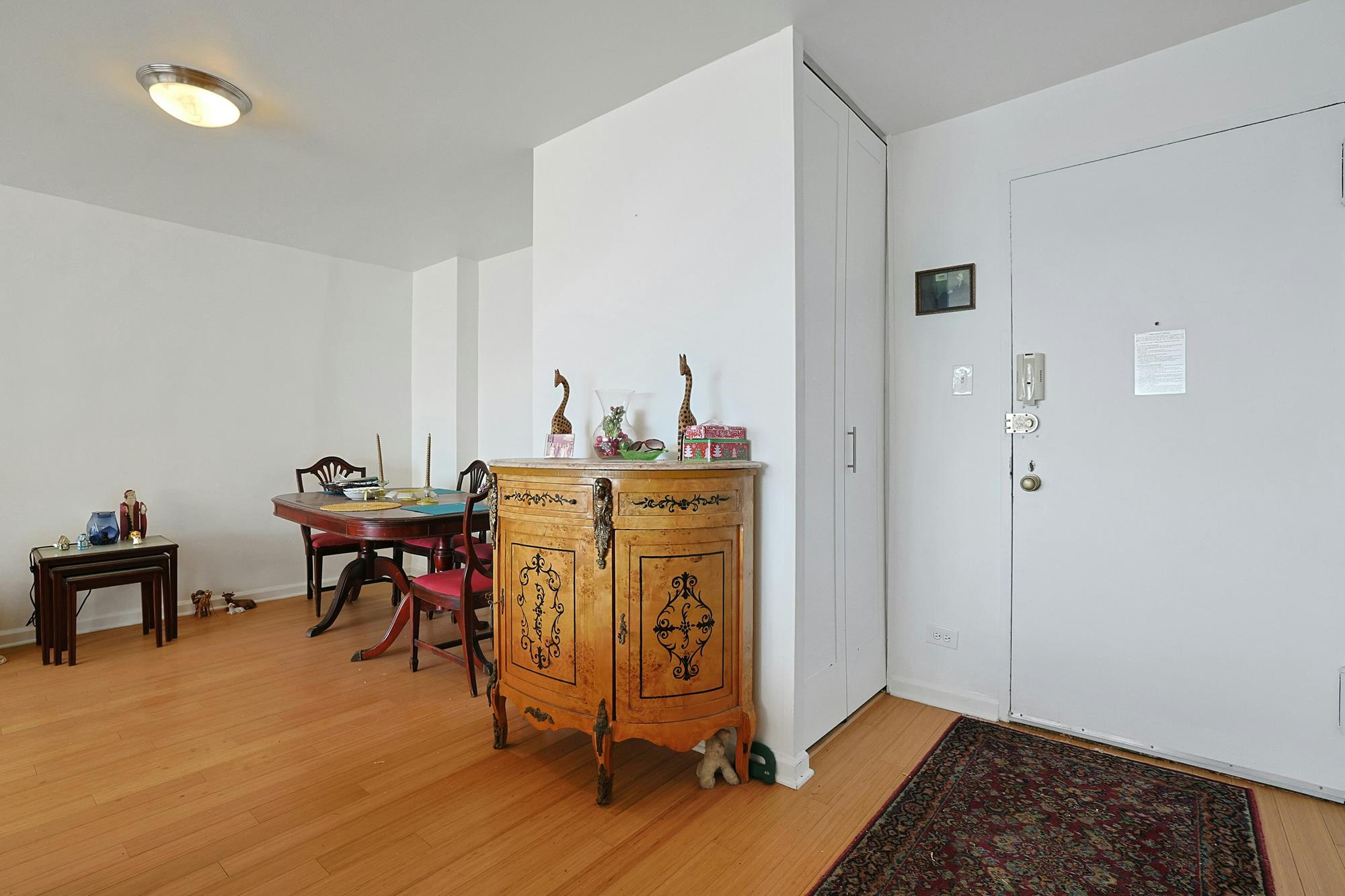 Bright, Spacious & Renovated 1-Bd. Luxury Co-op w/ River View, Pool & Doormen
