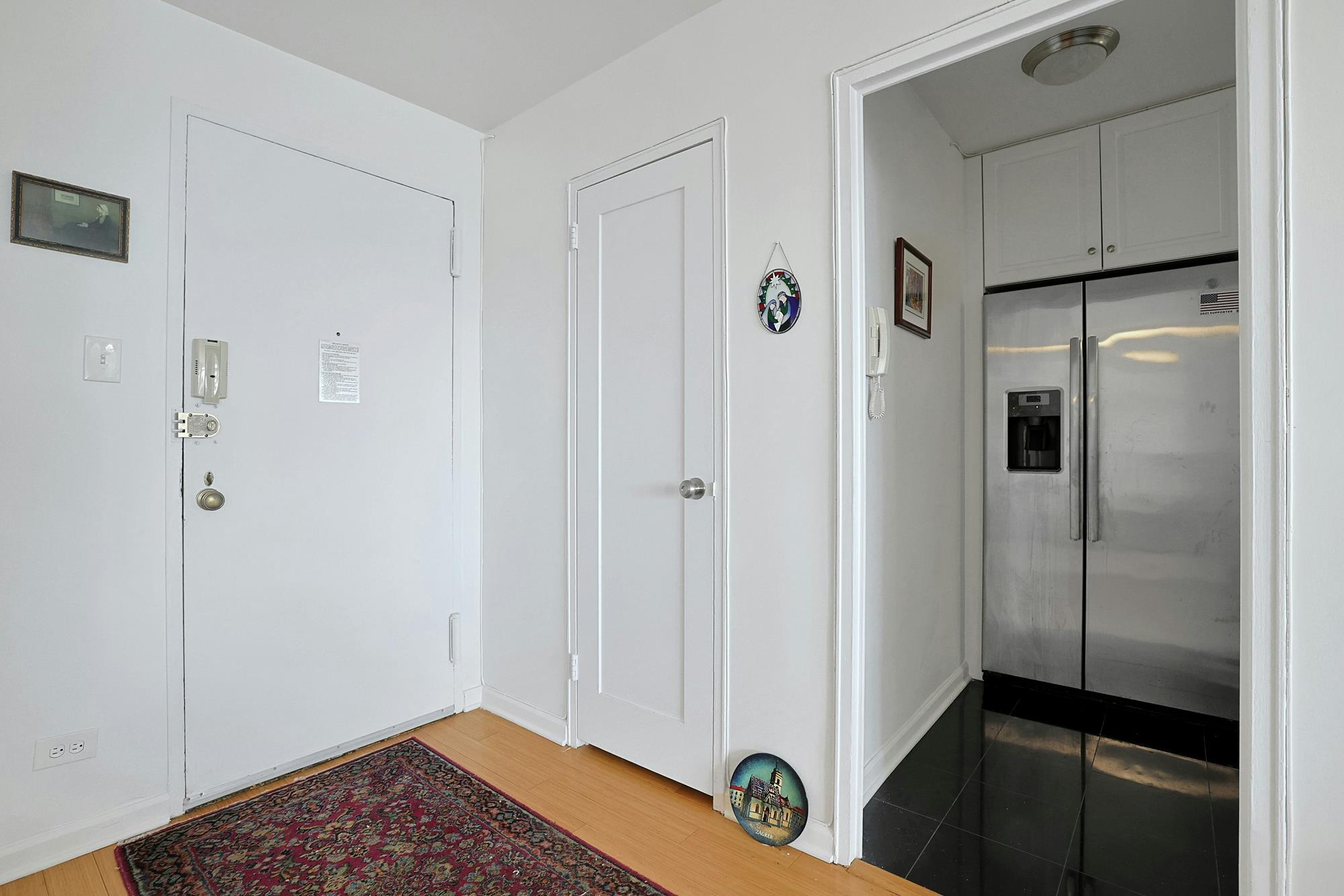 Bright, Spacious & Renovated 1-Bd. Luxury Co-op w/ River View, Pool & Doormen