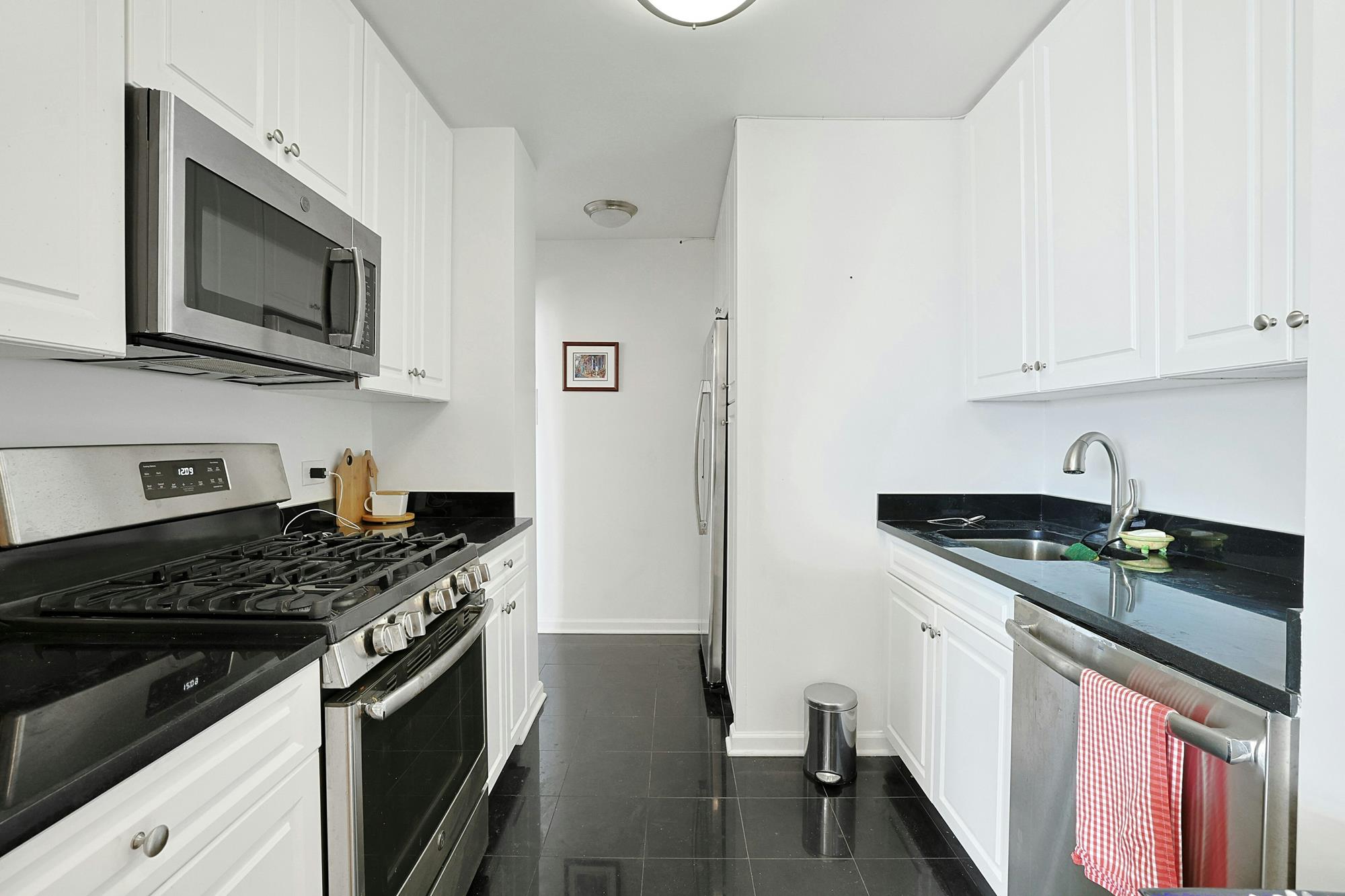 Bright, Spacious & Renovated 1-Bd. Luxury Co-op w/ River View, Pool & Doormen