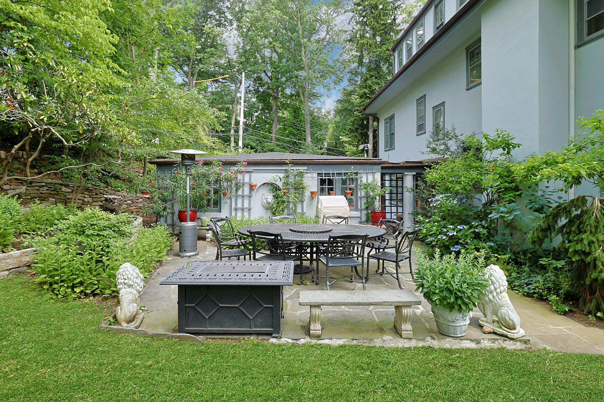 Classic & Spacious 6-Bd. Stucco Craftsman-Style House with Sunroom, Patio, Garden & Grassy Lawns