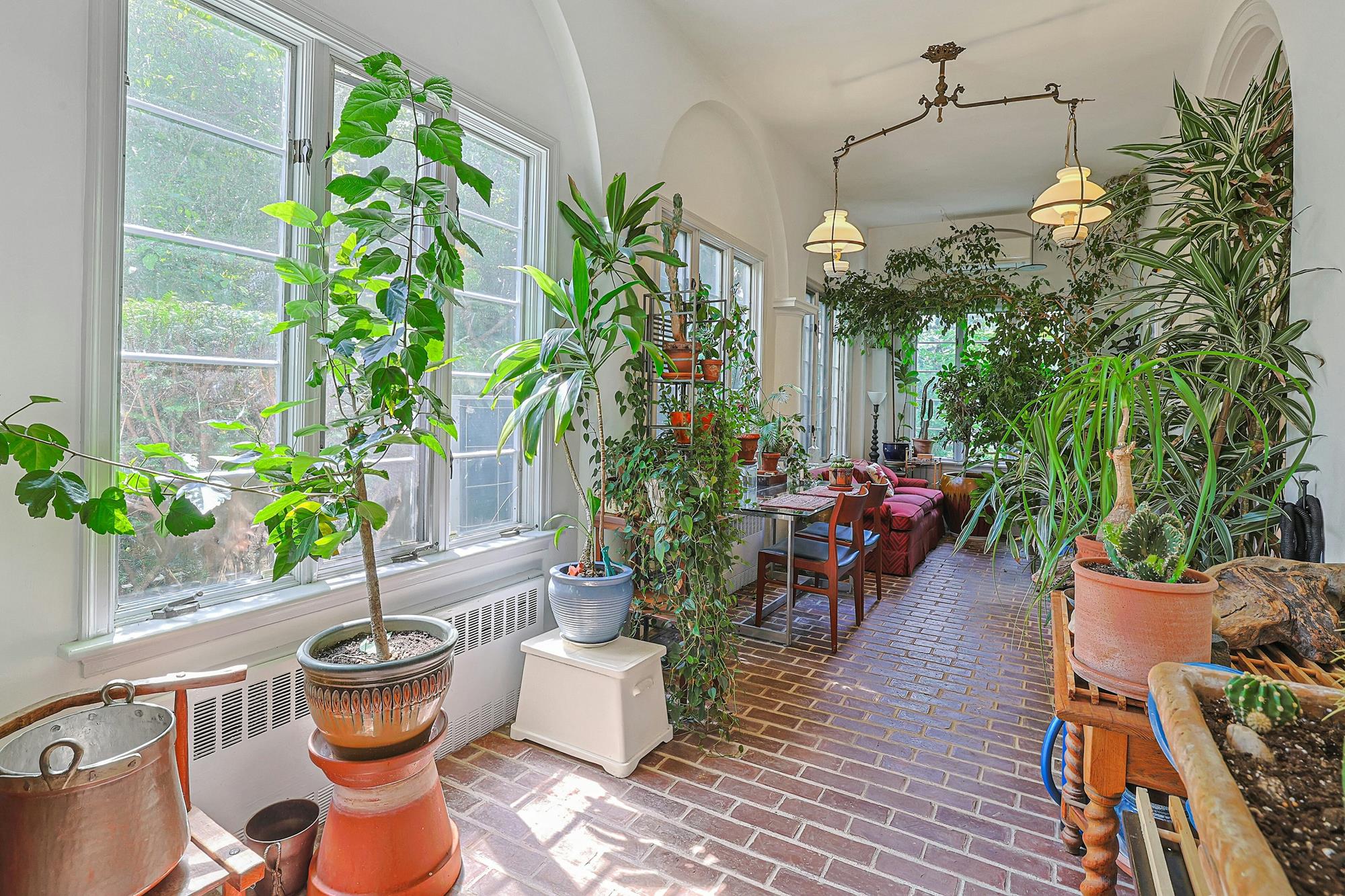 Classic & Spacious 6-Bd. Stucco Craftsman-Style House with Sunroom, Patio, Garden & Grassy Lawns