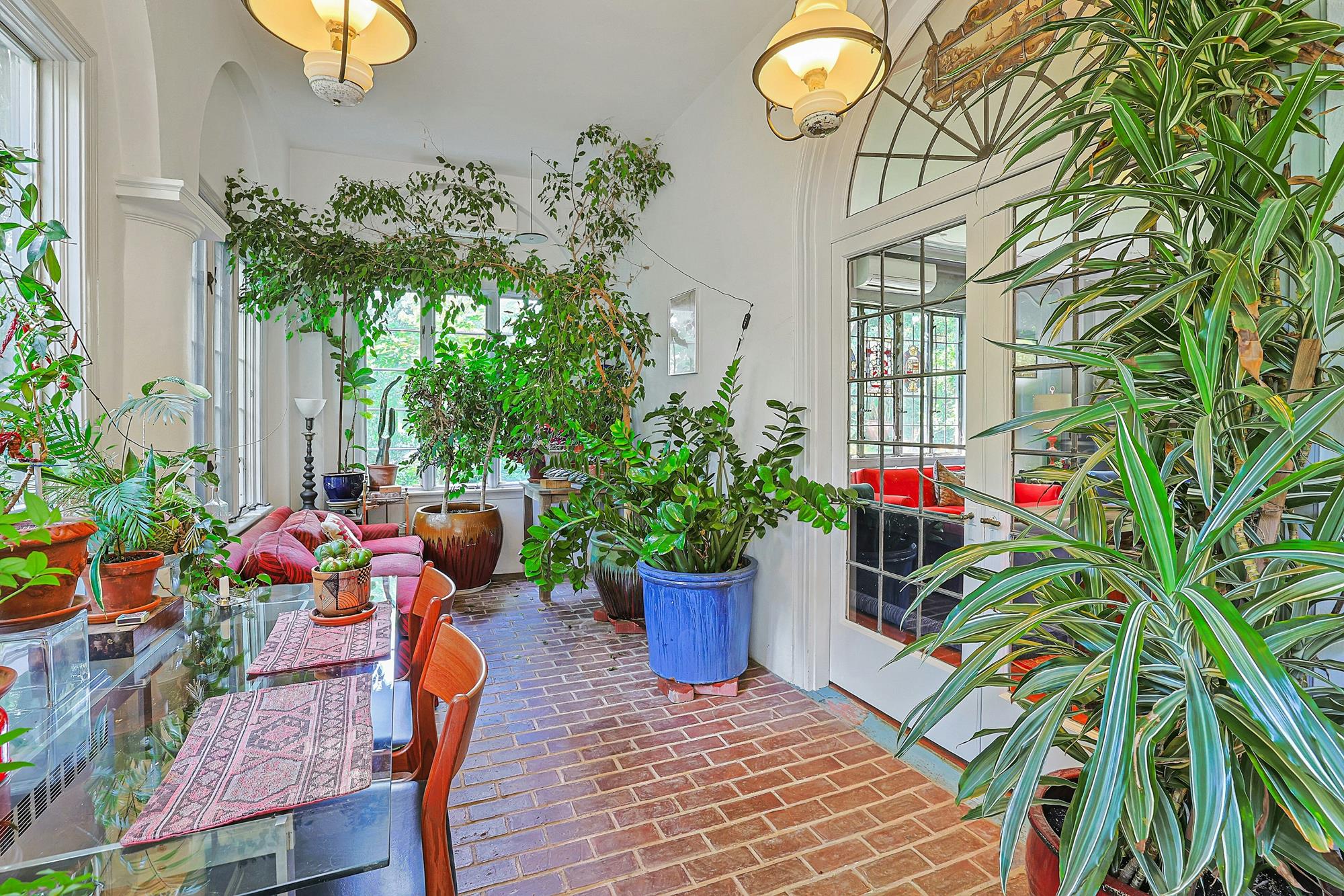 Classic & Spacious 6-Bd. Stucco Craftsman-Style House with Sunroom, Patio, Garden & Grassy Lawns