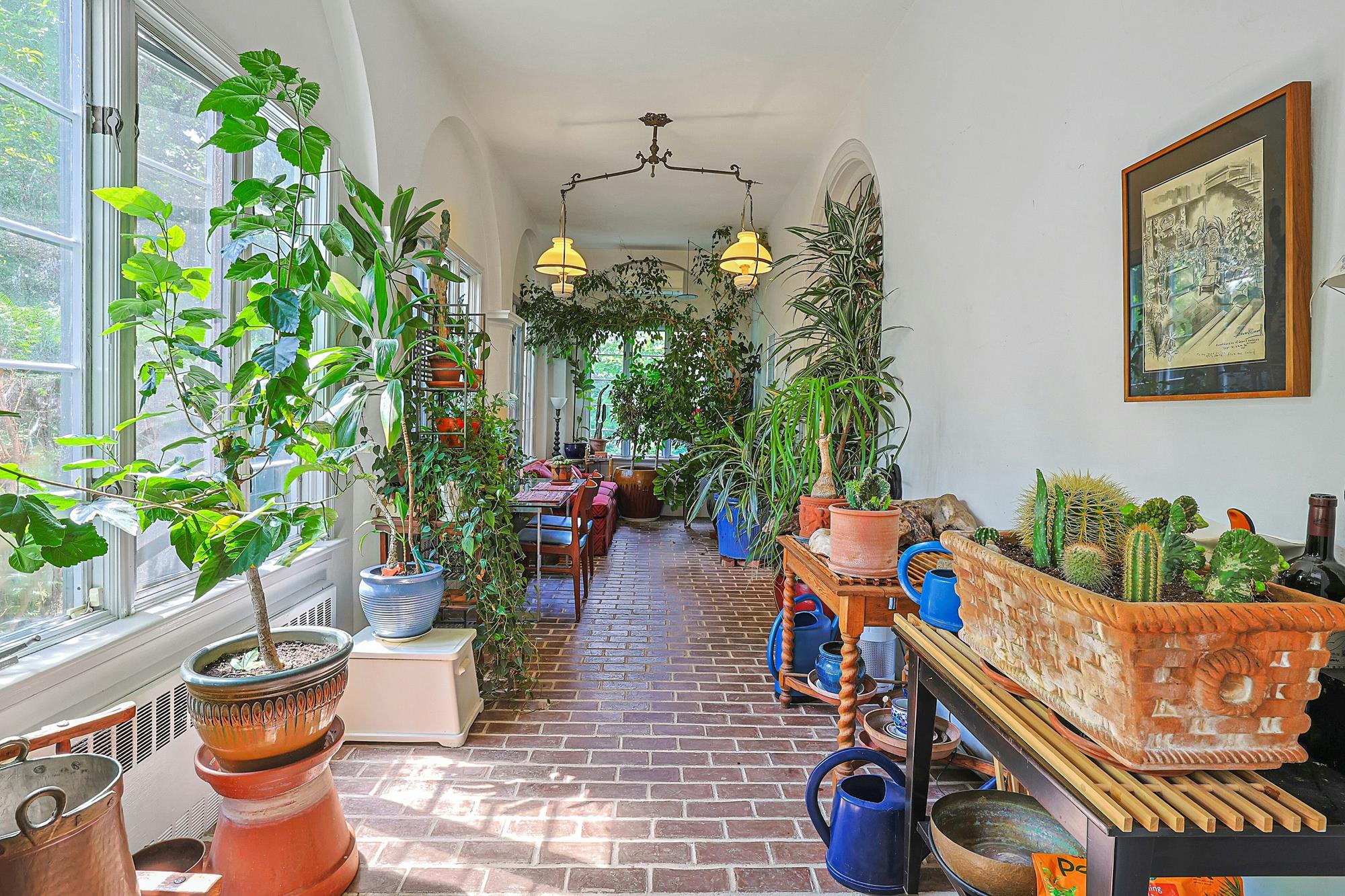 Classic & Spacious 6-Bd. Stucco Craftsman-Style House with Sunroom, Patio, Garden & Grassy Lawns