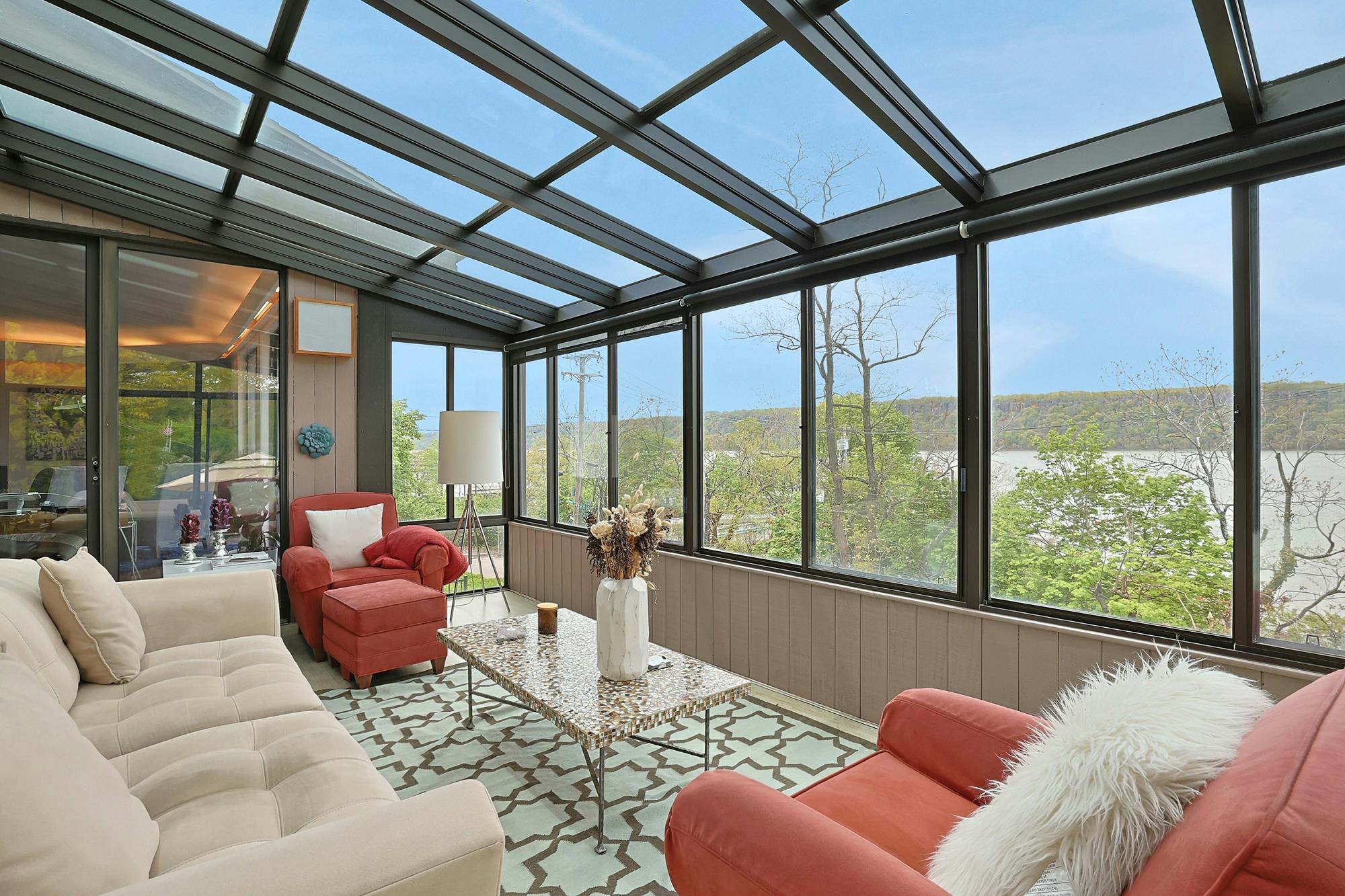Majestic Hudson River Views: Modern & Spacious 5-Bd. House with Solarium, Dining Patio & Level, Grassy Yards