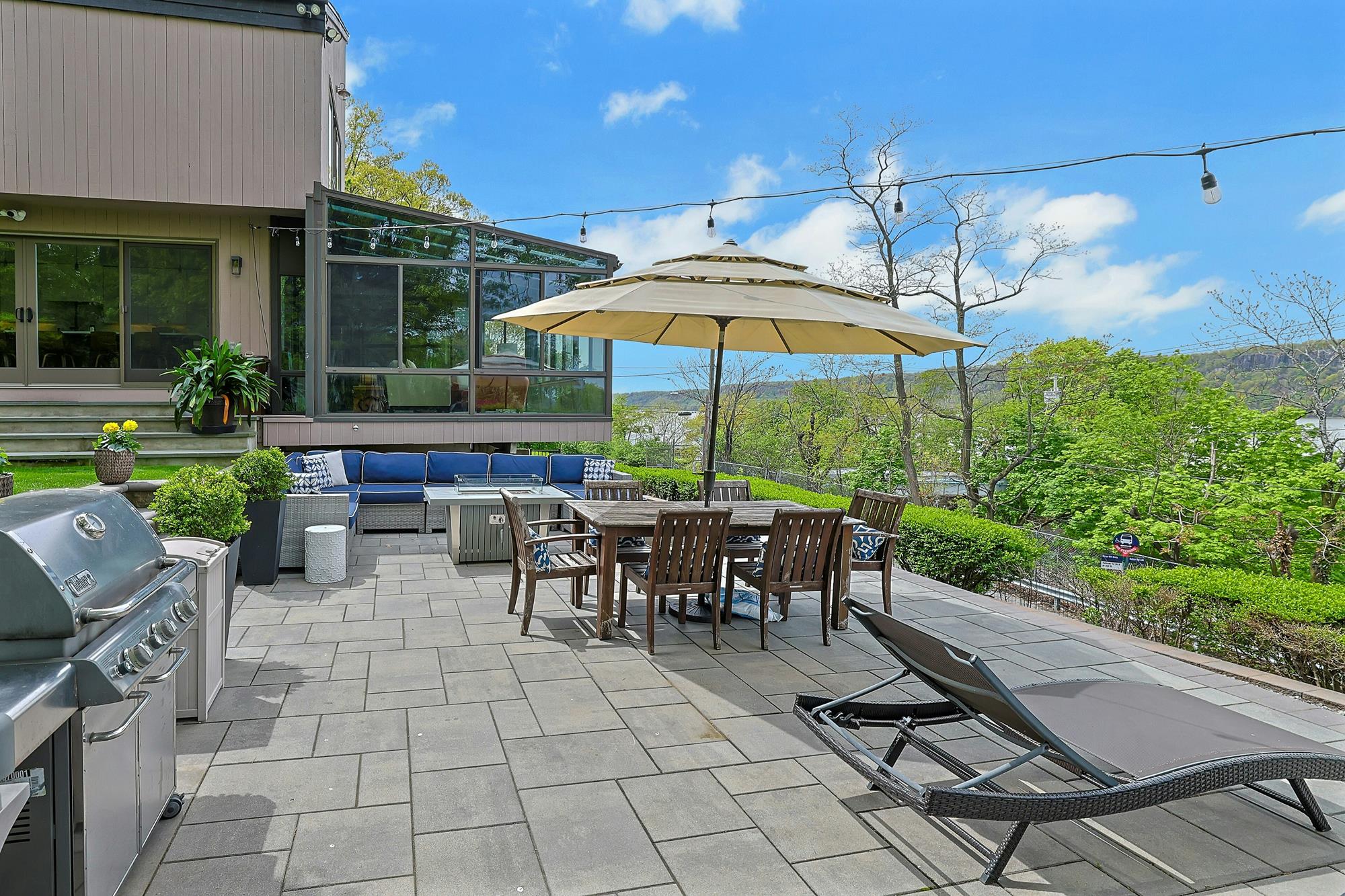Majestic Hudson River Views: Modern & Spacious 5-Bd. House with Solarium, Dining Patio & Level, Grassy Yards