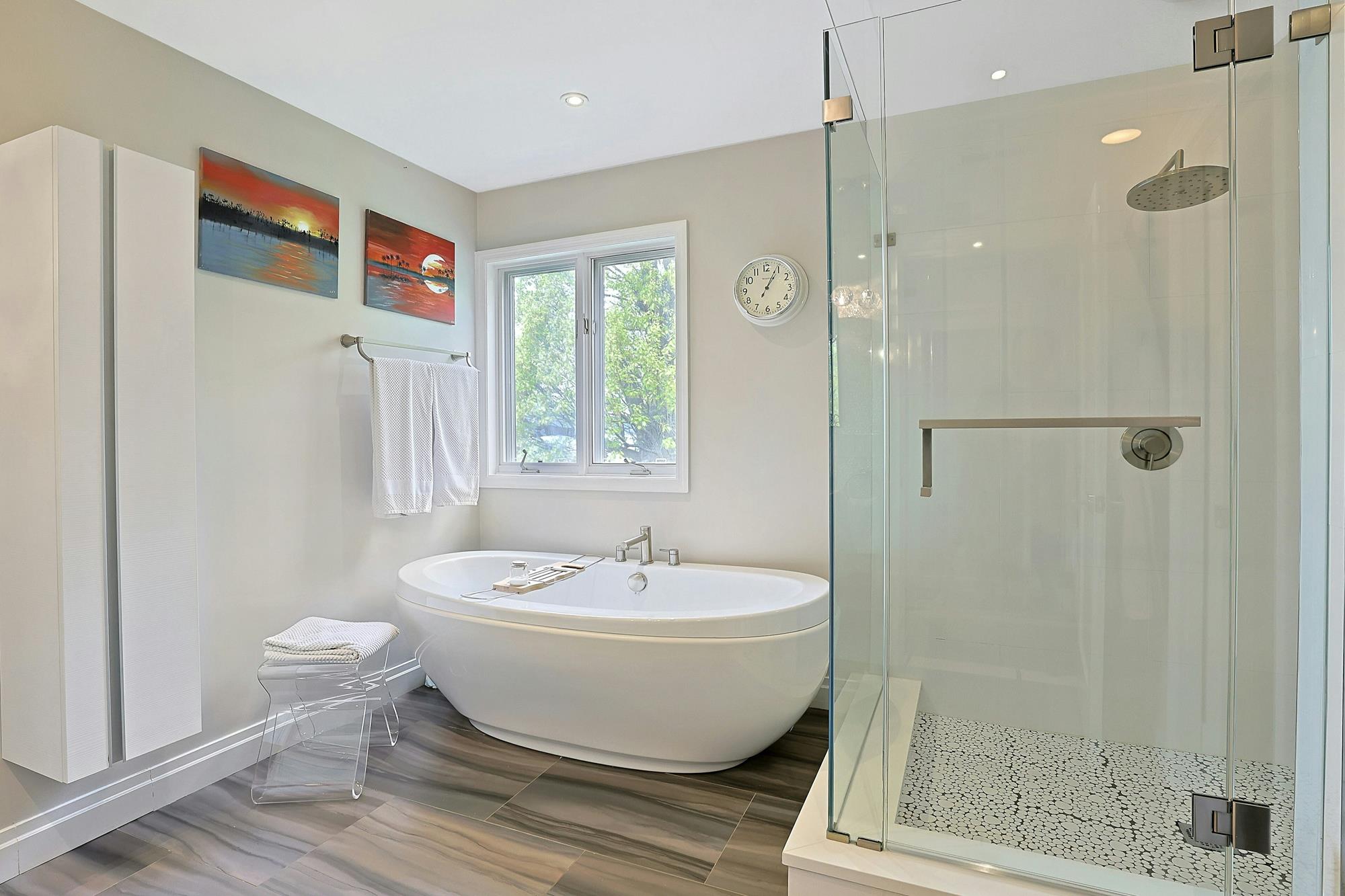 Majestic Hudson River Views: Modern & Spacious 5-Bd. House with Solarium, Dining Patio & Level, Grassy Yards