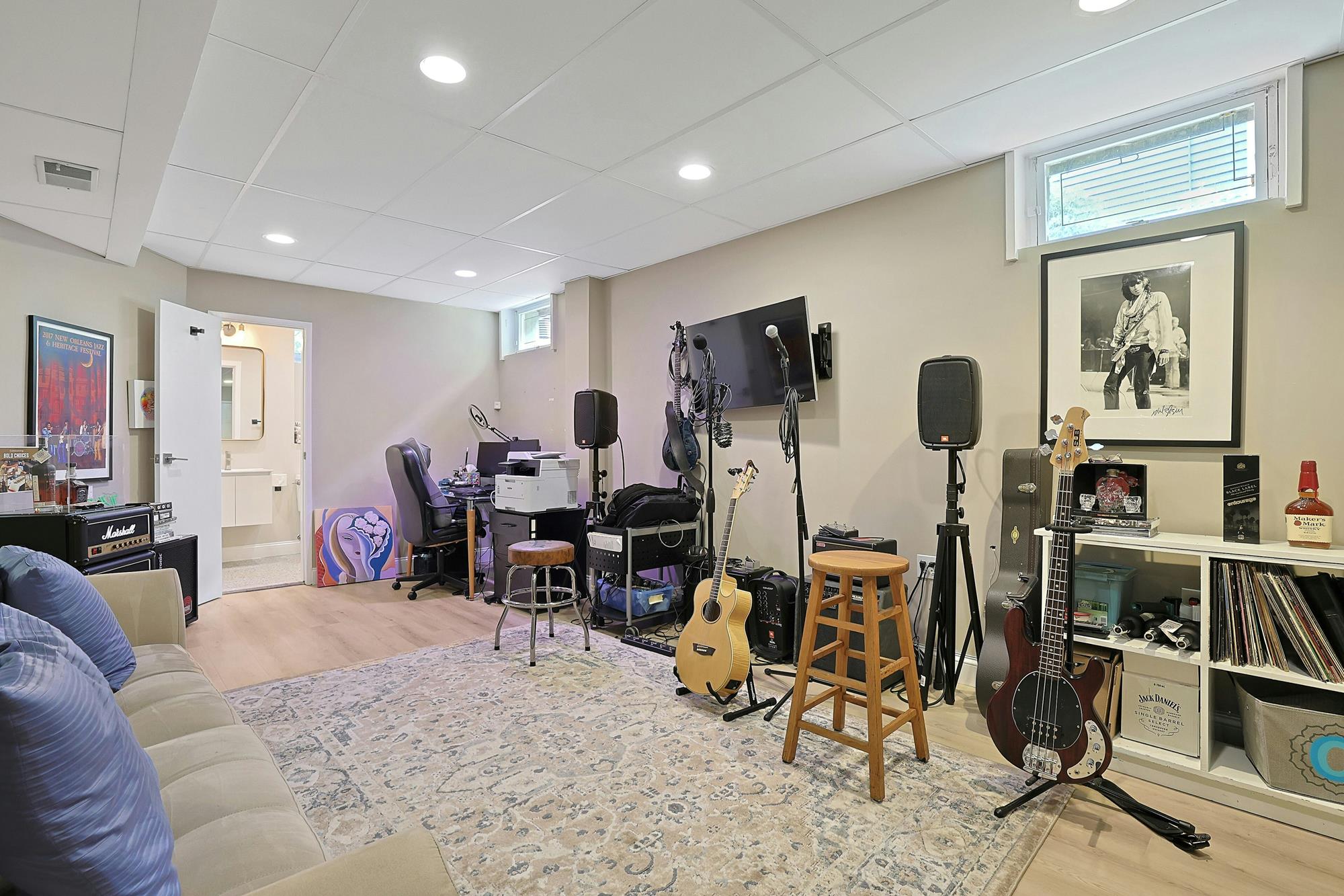 Majestic Hudson River Views: Modern & Spacious 5-Bd. House with Solarium, Dining Patio & Level, Grassy Yards