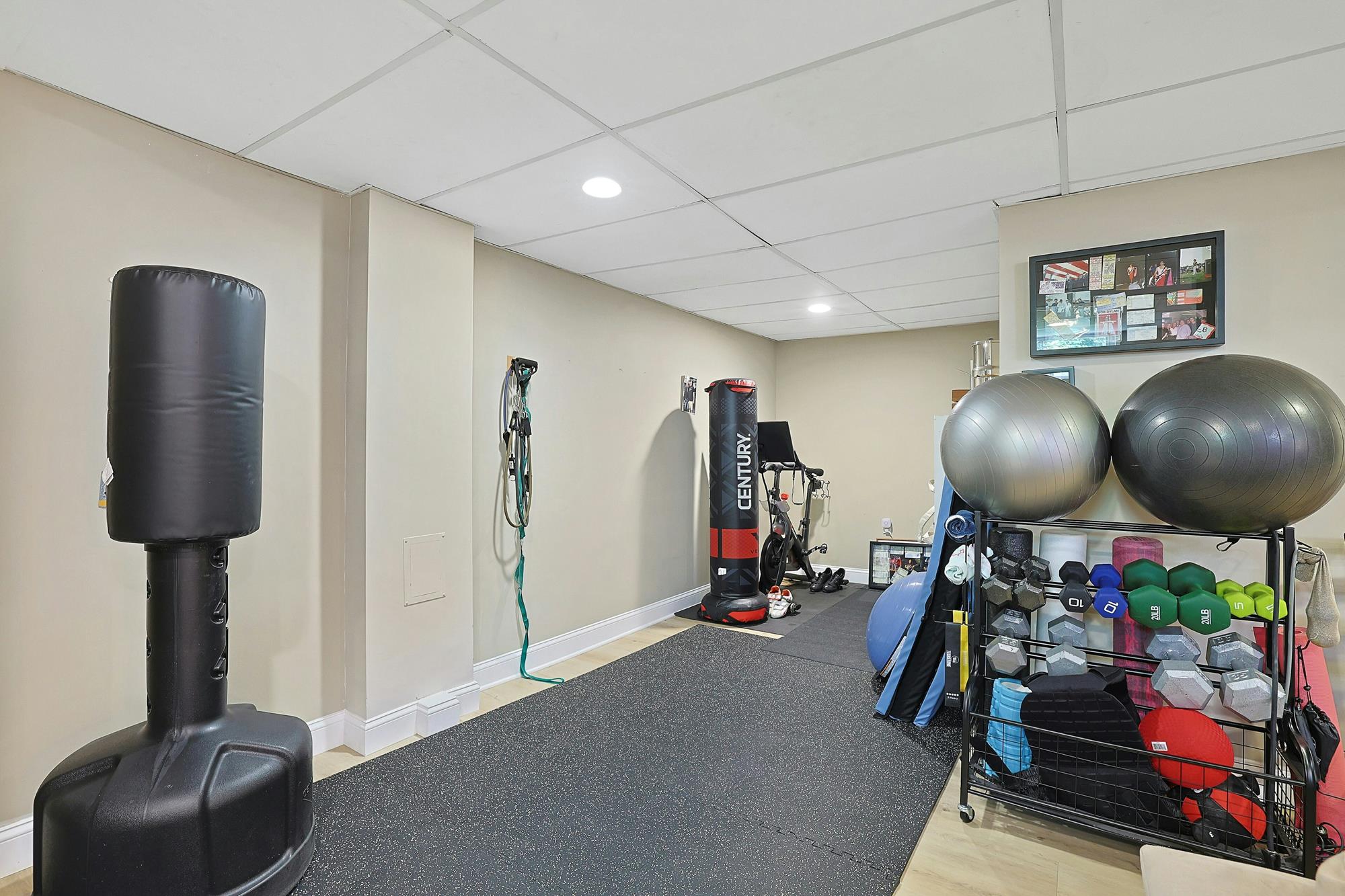 Majestic Hudson River Views: Modern & Spacious 5-Bd. House with Solarium, Dining Patio & Level, Grassy Yards
