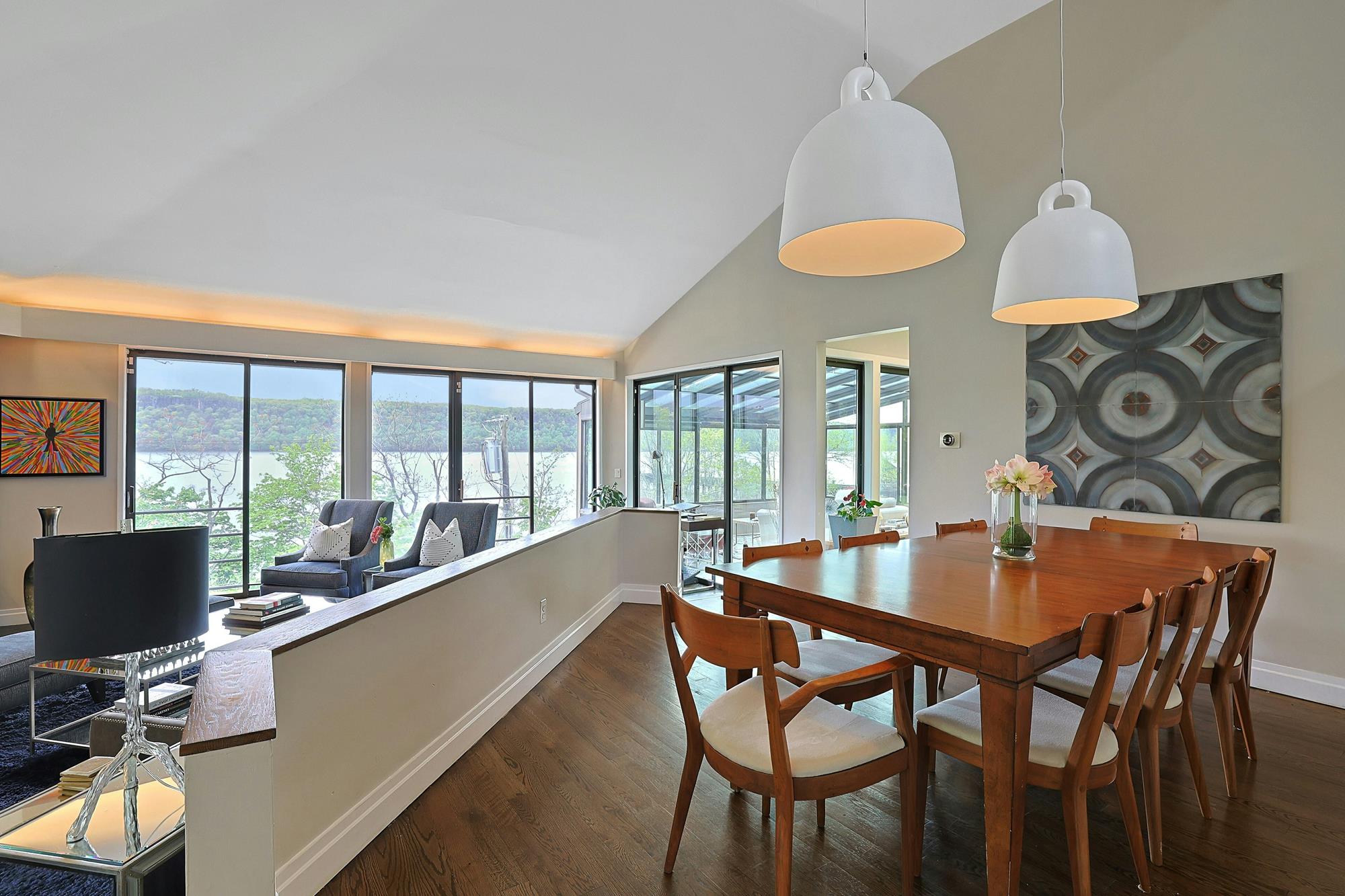 Majestic Hudson River Views: Modern & Spacious 5-Bd. House with Solarium, Dining Patio & Level, Grassy Yards