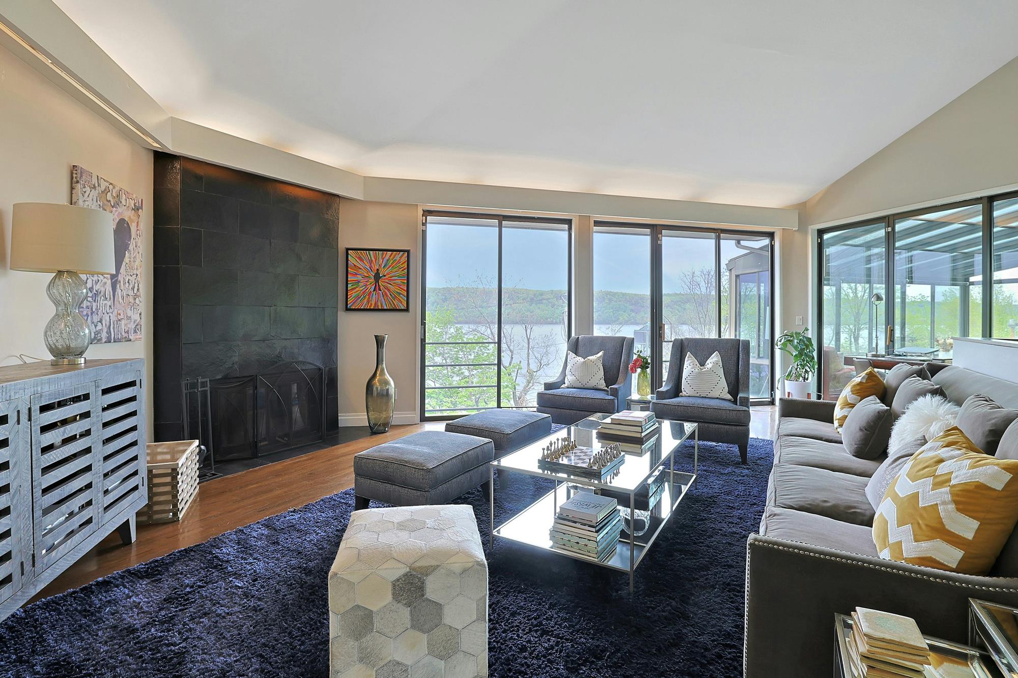 Majestic Hudson River Views: Modern & Spacious 5-Bd. House with Solarium, Dining Patio & Level, Grassy Yards