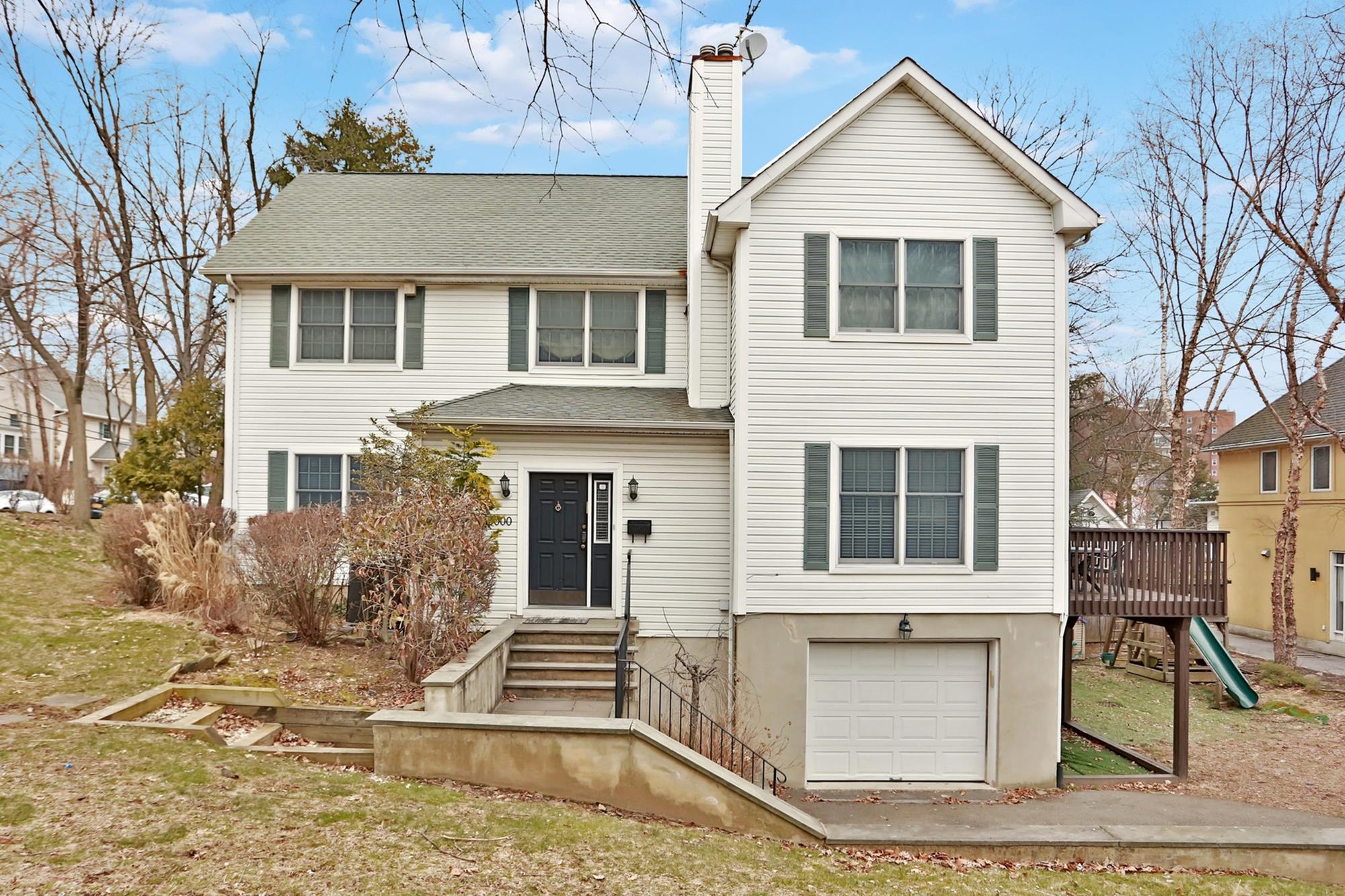5Bd. CenterHall Colonial w/ Deck on Arlington Avenue Trebach Realty